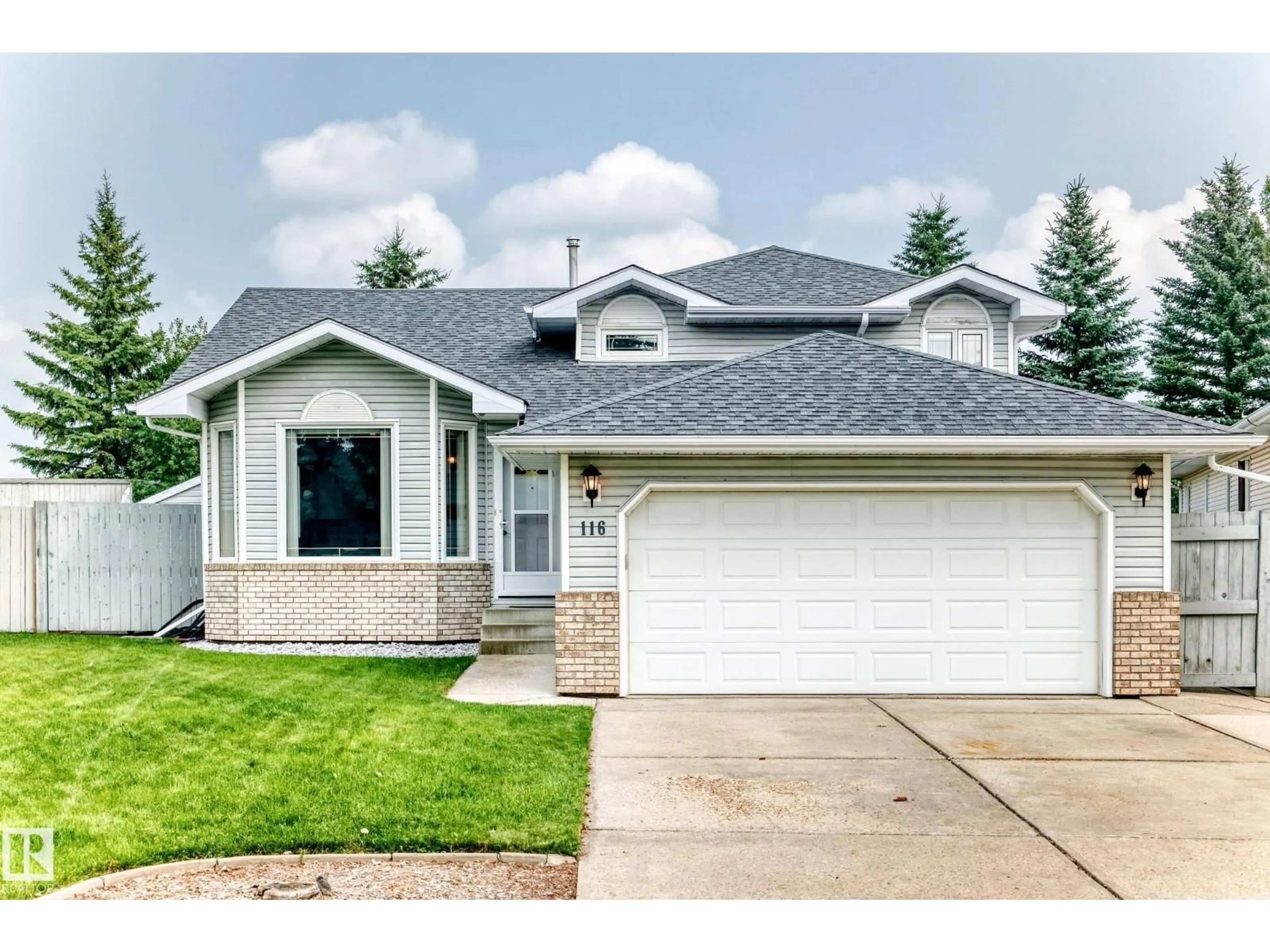 Home with vinyl exterior material, street for 116 HIGHLAND WY, Sherwood Park Alberta T8A5M6