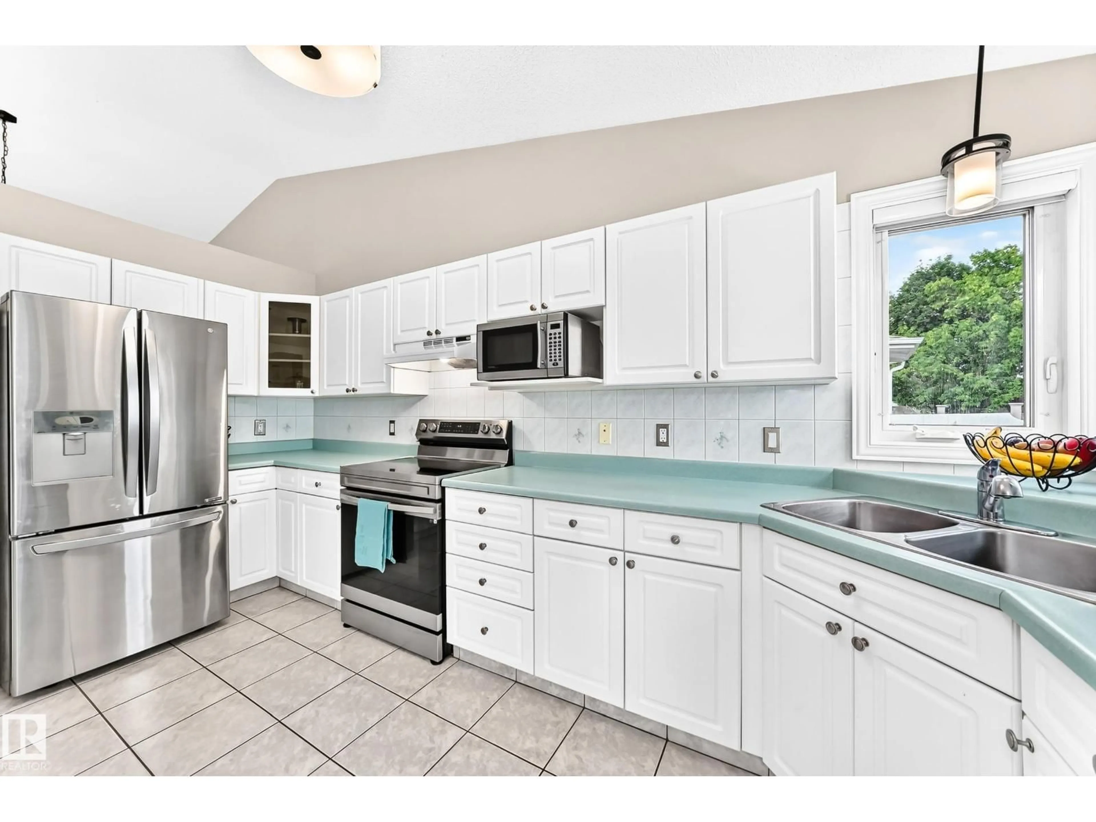 Open concept kitchen, ceramic/tile floor for 116 HIGHLAND WY, Sherwood Park Alberta T8A5M6