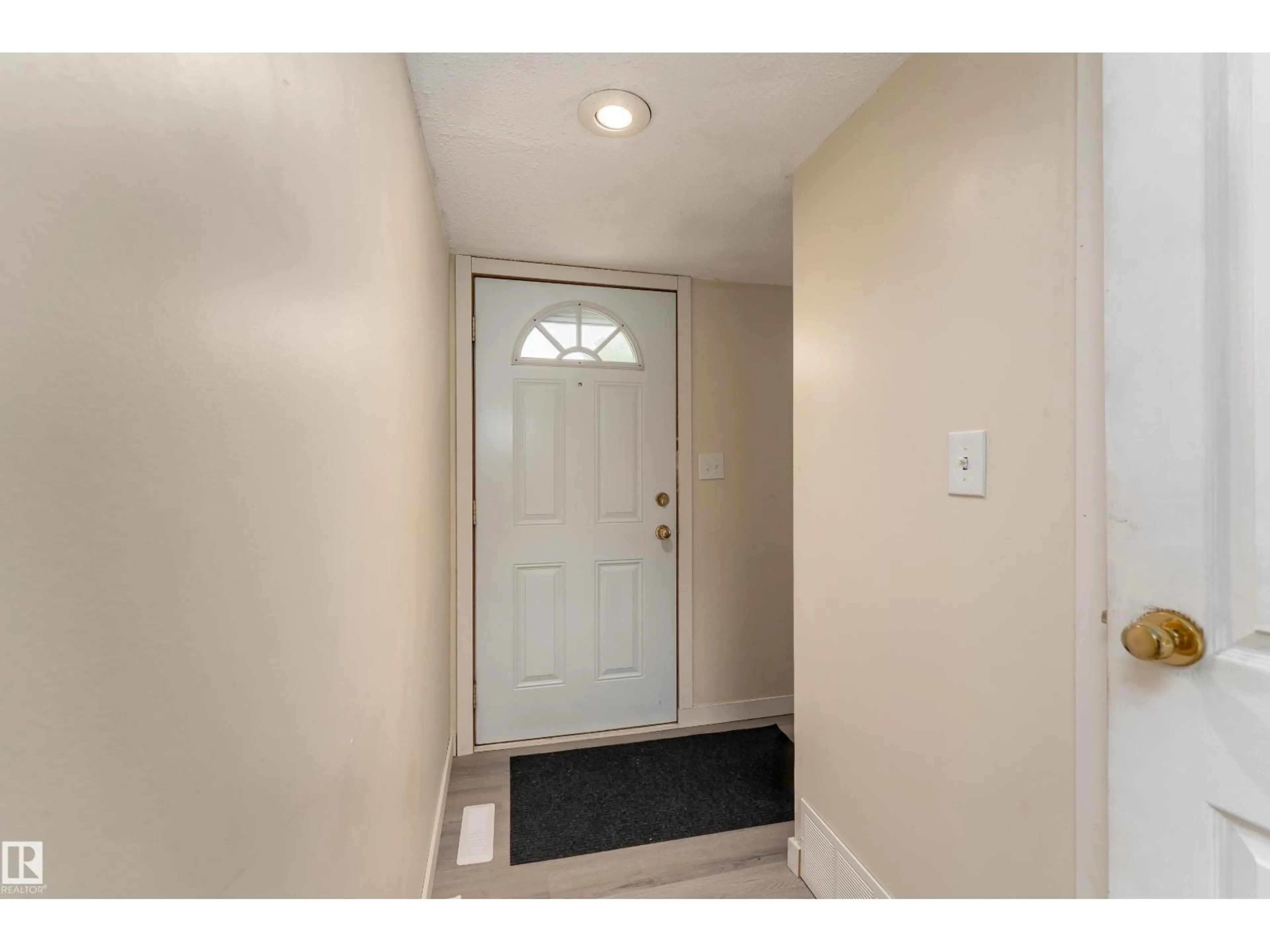 Indoor entryway for NW - 14624 121 ST, Edmonton Alberta T5X1T8