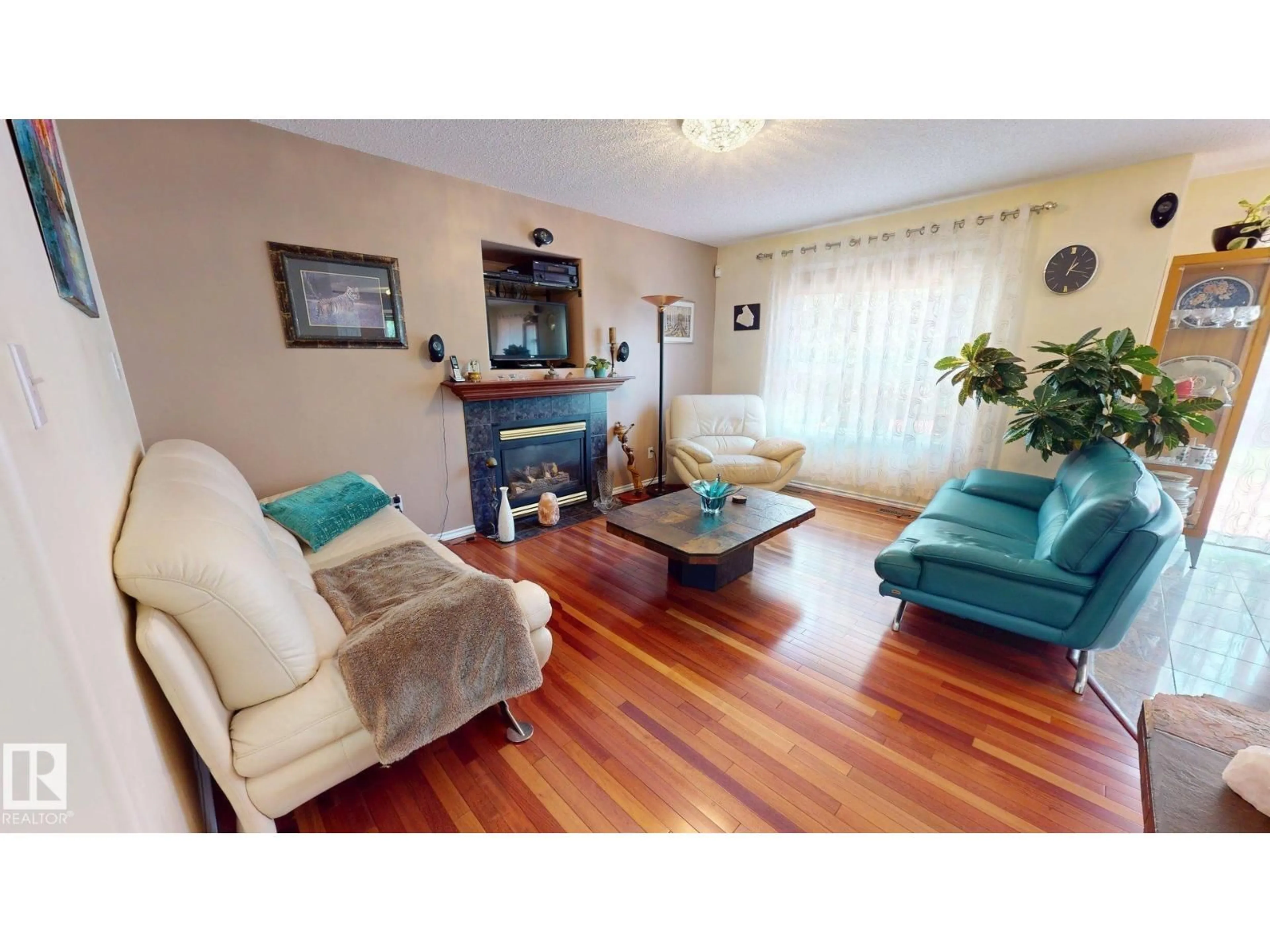 Living room with furniture, wood/laminate floor for 4 OAKLAND WY, St. Albert Alberta T8N6M4