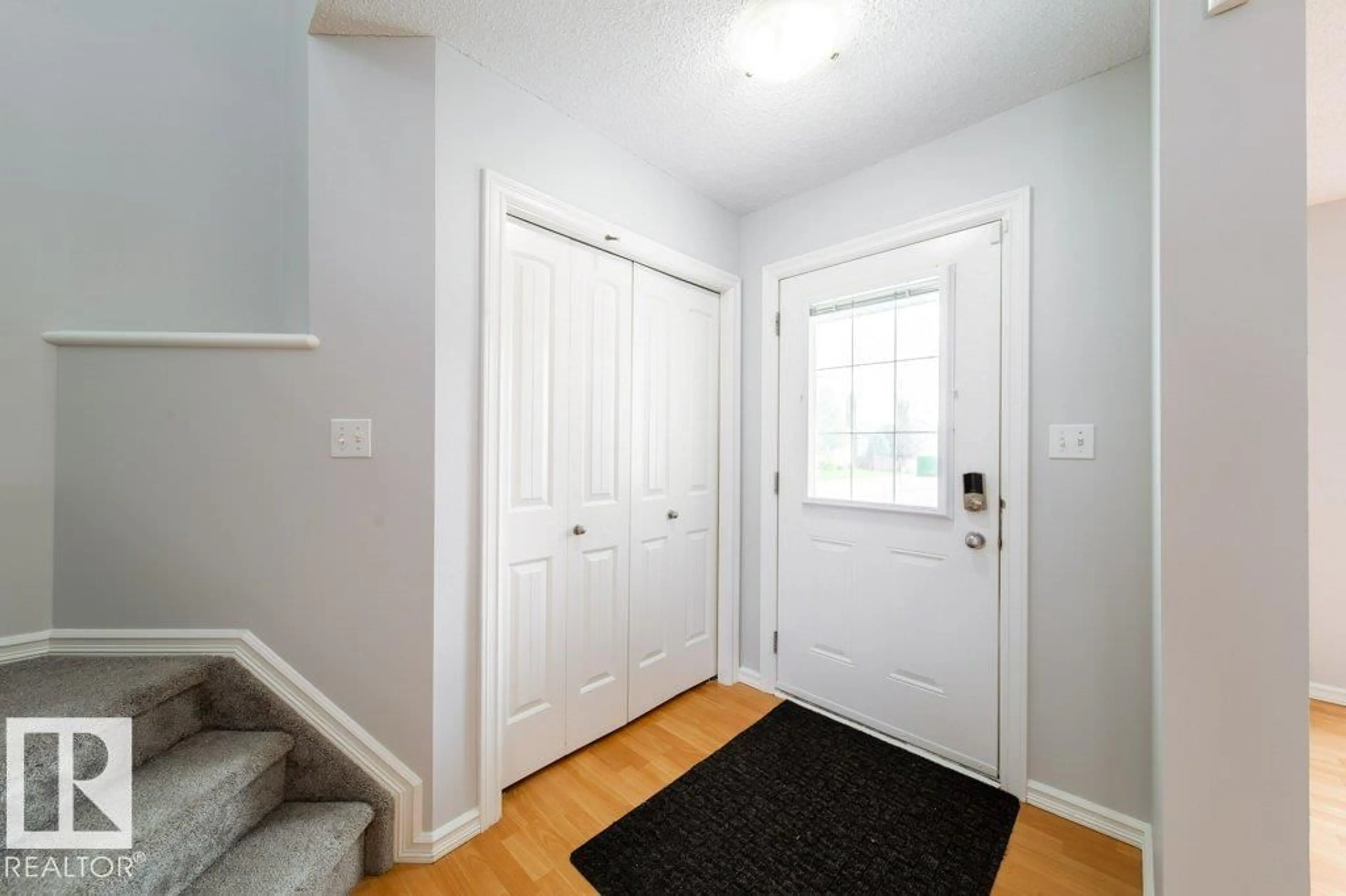 Indoor entryway for 16416 57 ST, Edmonton Alberta T5Y0A2