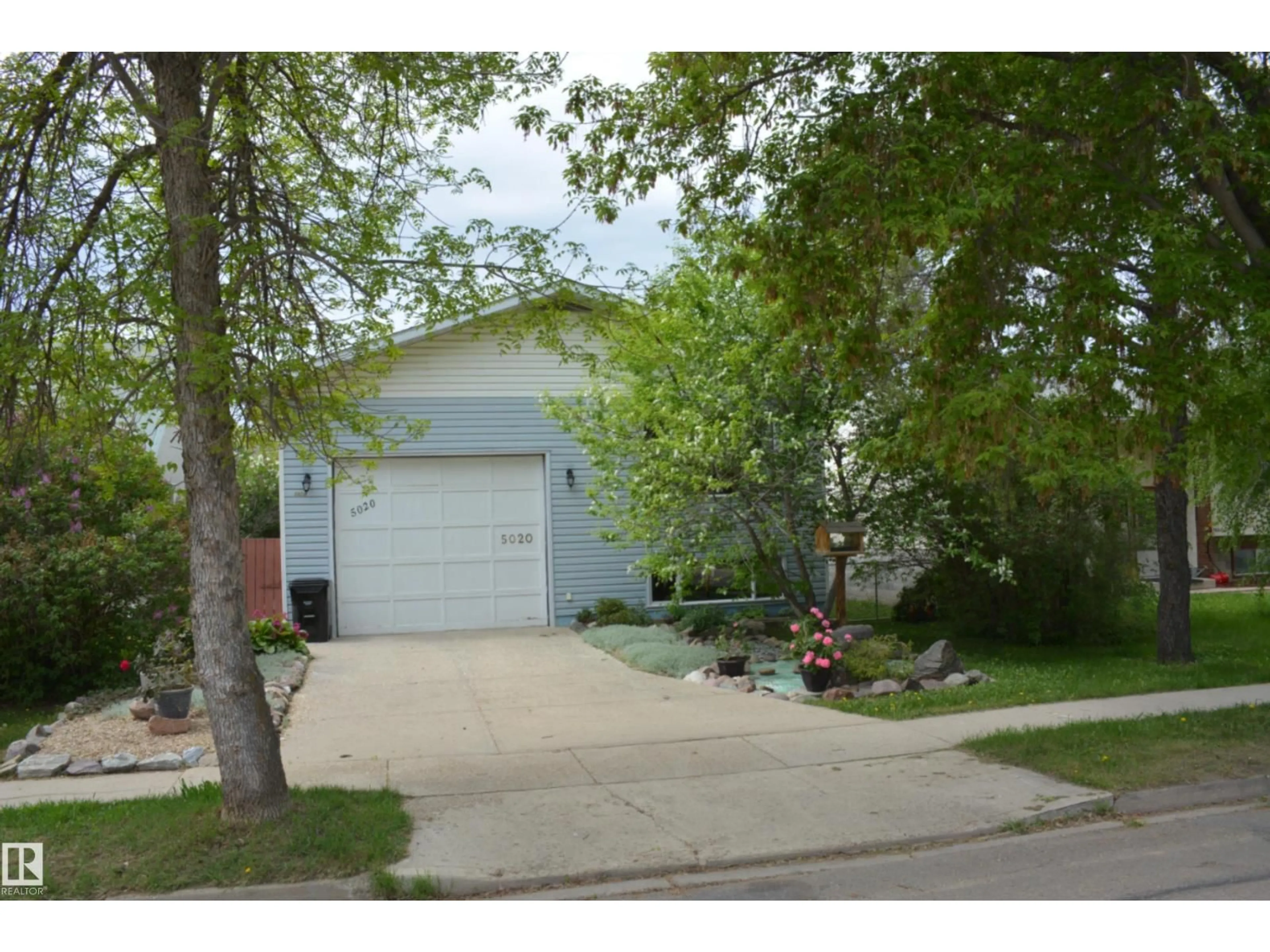 Unknown for 5020 47 ST, Barrhead Alberta T7N1H5