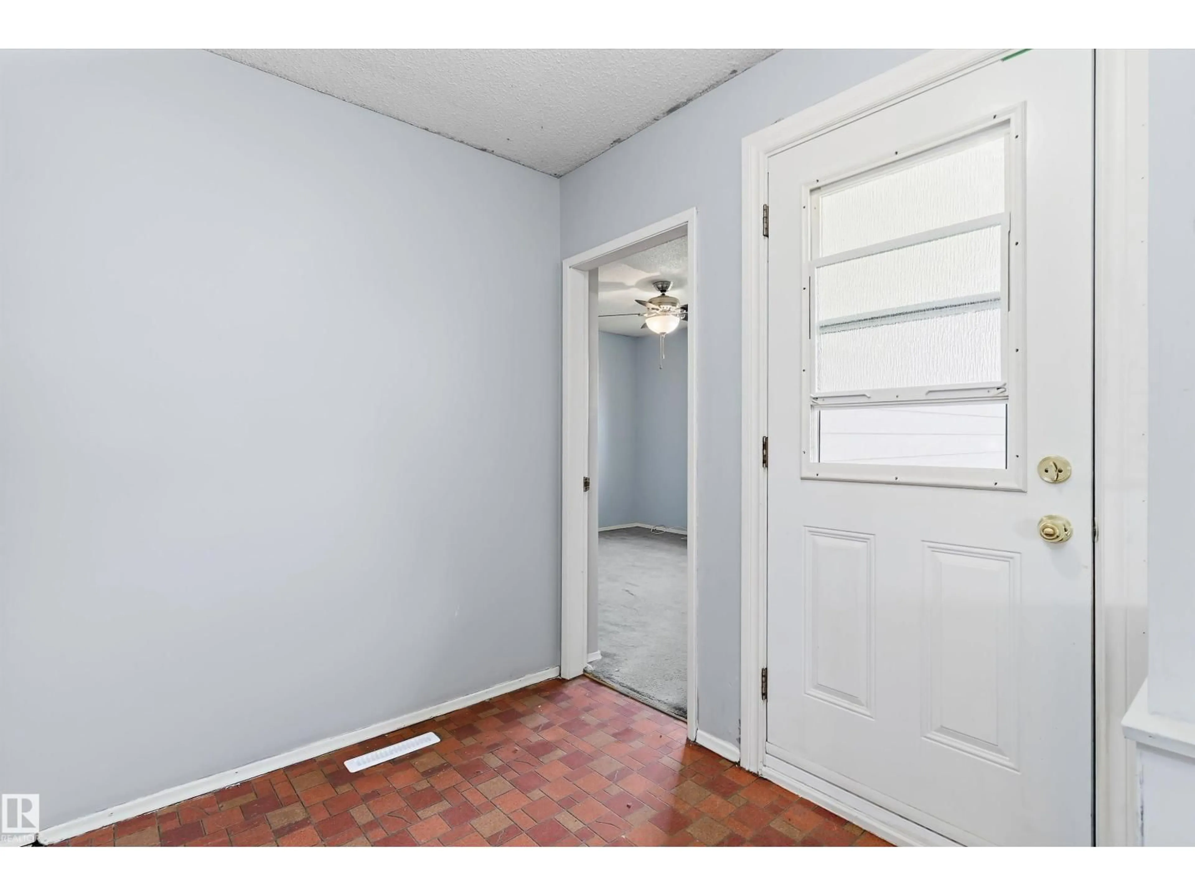 Indoor entryway for 6907 DELWOOD RD, Edmonton Alberta T5C3A6