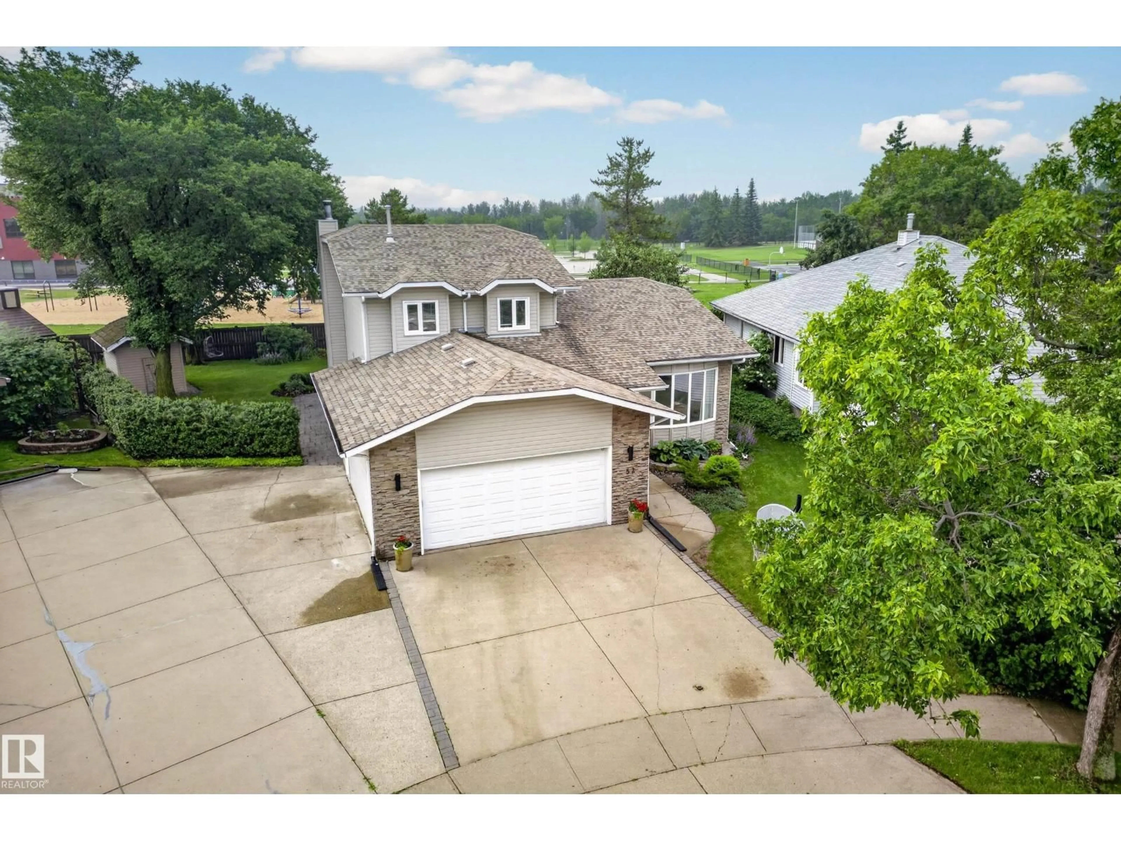 A pic from outside/outdoor area/front of a property/back of a property/a pic from drone, water/lake/river/ocean view for 52 HILLSIDE CR, Sherwood Park Alberta T8A5E1