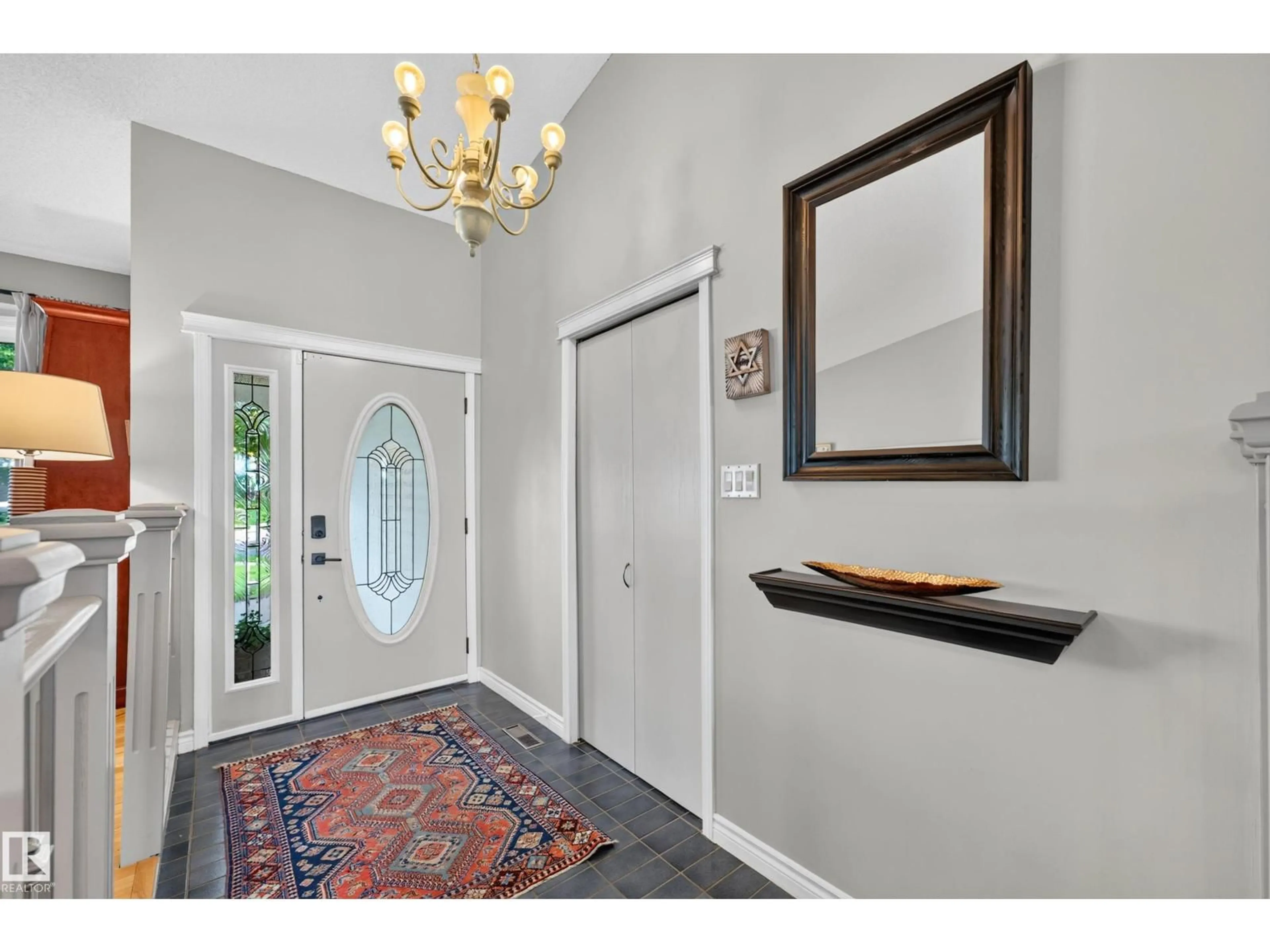 Indoor entryway for 52 HILLSIDE CR, Sherwood Park Alberta T8A5E1