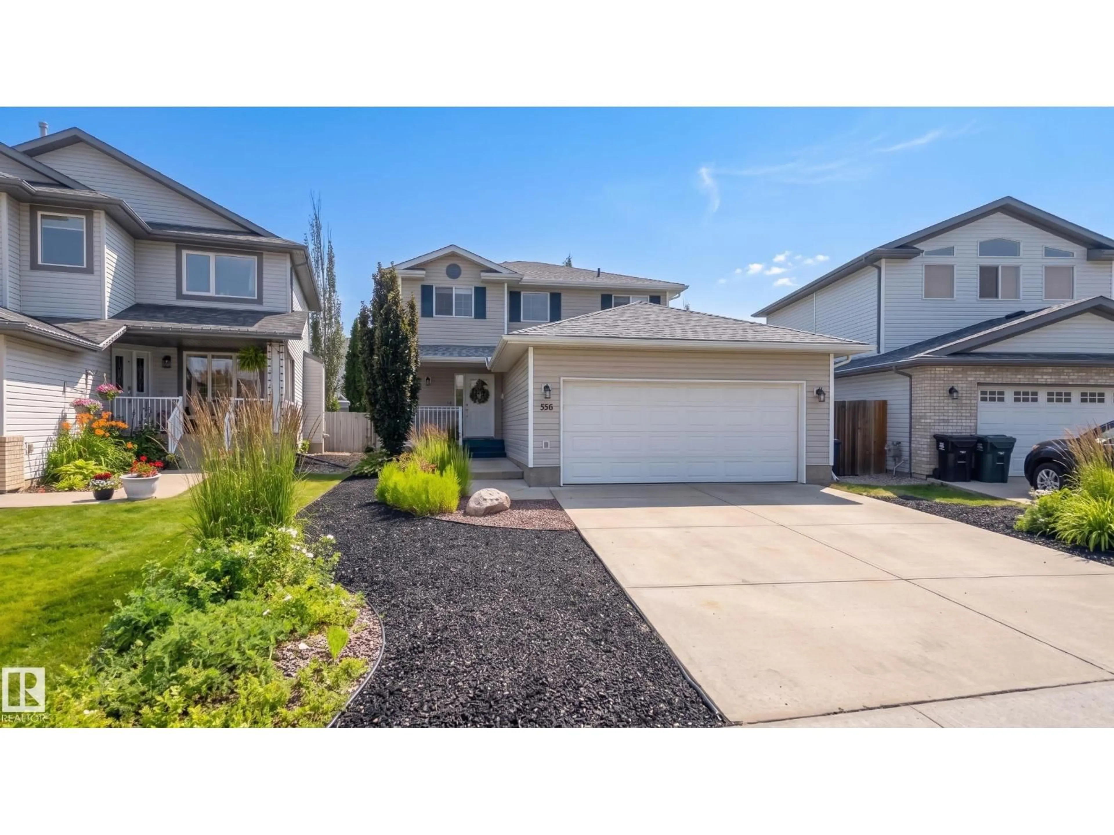 Home with vinyl exterior material, street for 556 FOXBORO LO, Sherwood Park Alberta T8A0P6
