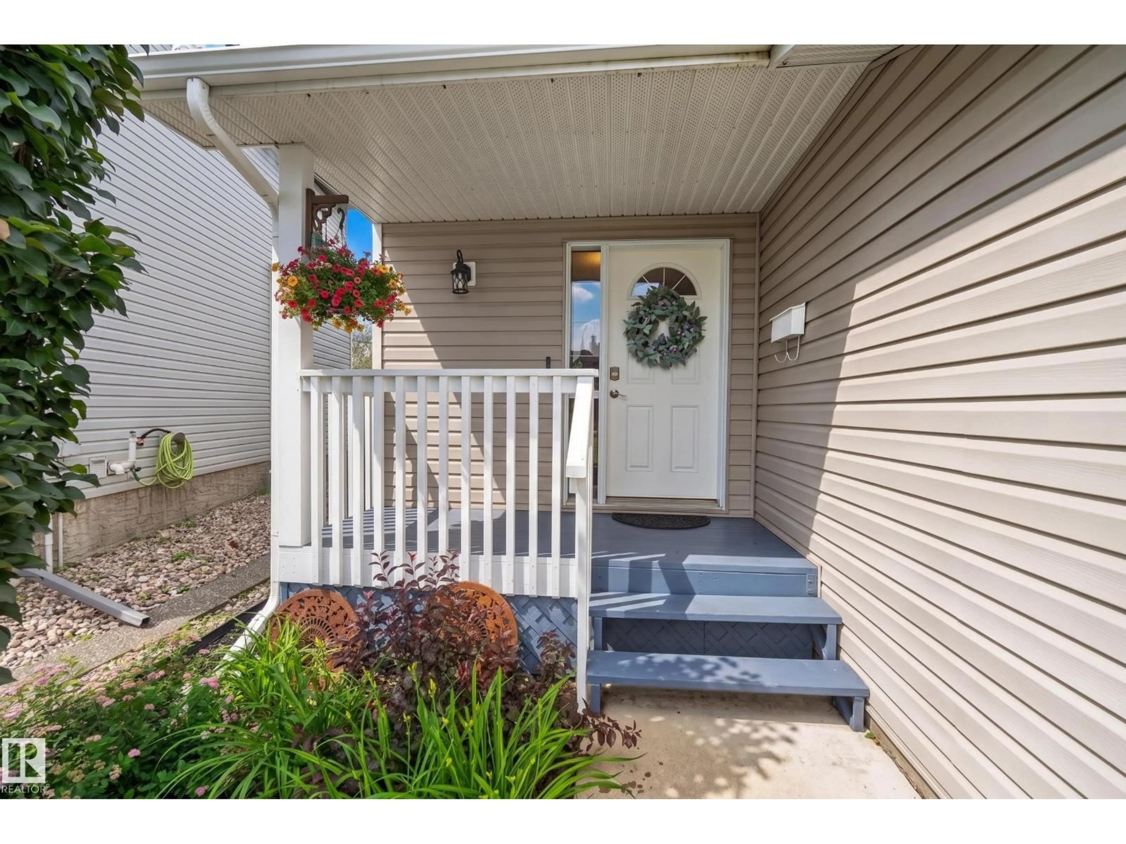 Indoor entryway for 556 FOXBORO LO, Sherwood Park Alberta T8A0P6
