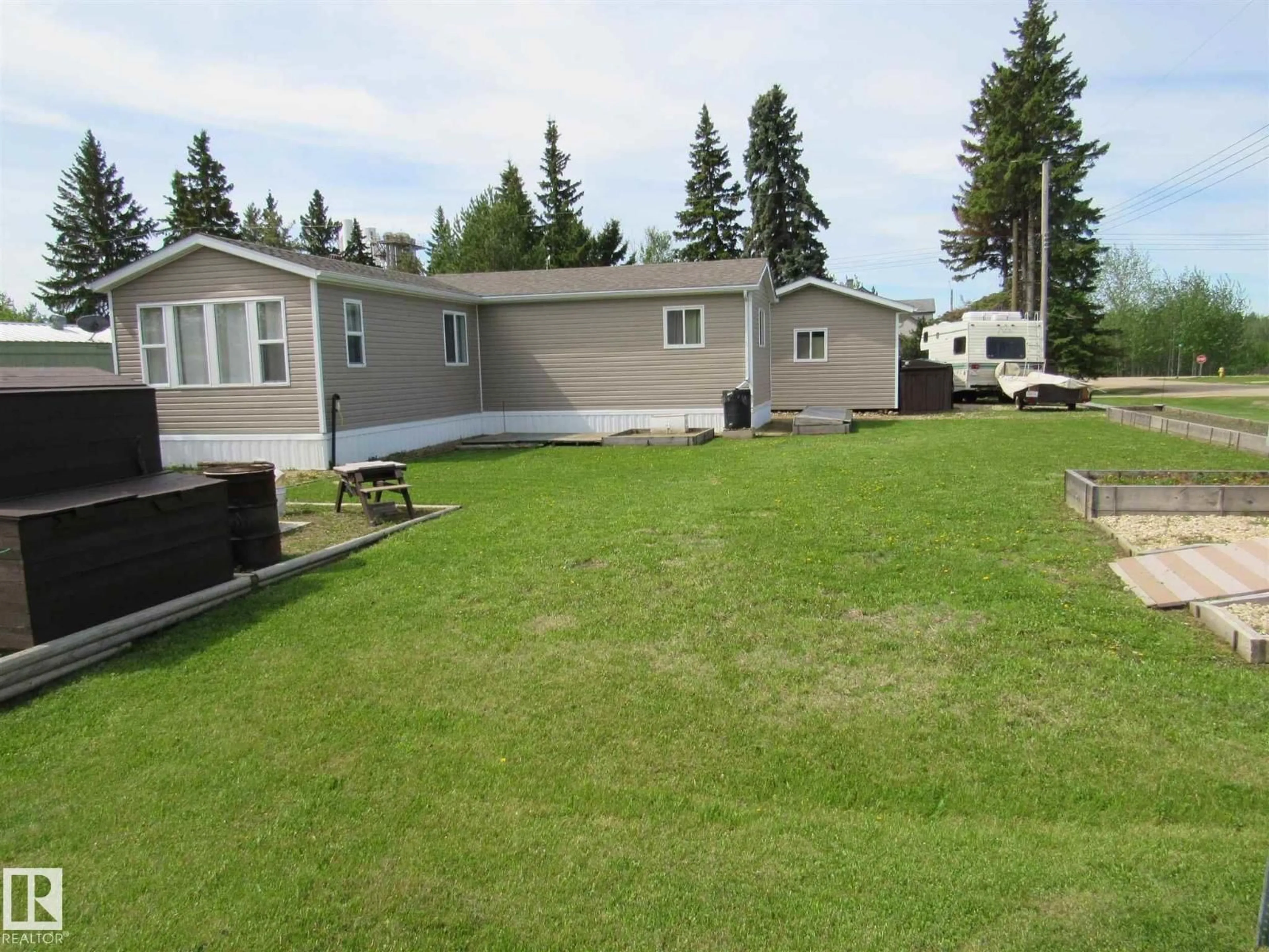 A pic from outside/outdoor area/front of a property/back of a property/a pic from drone, unknown for 4942 49 ST, Manola Alberta T7N1A2