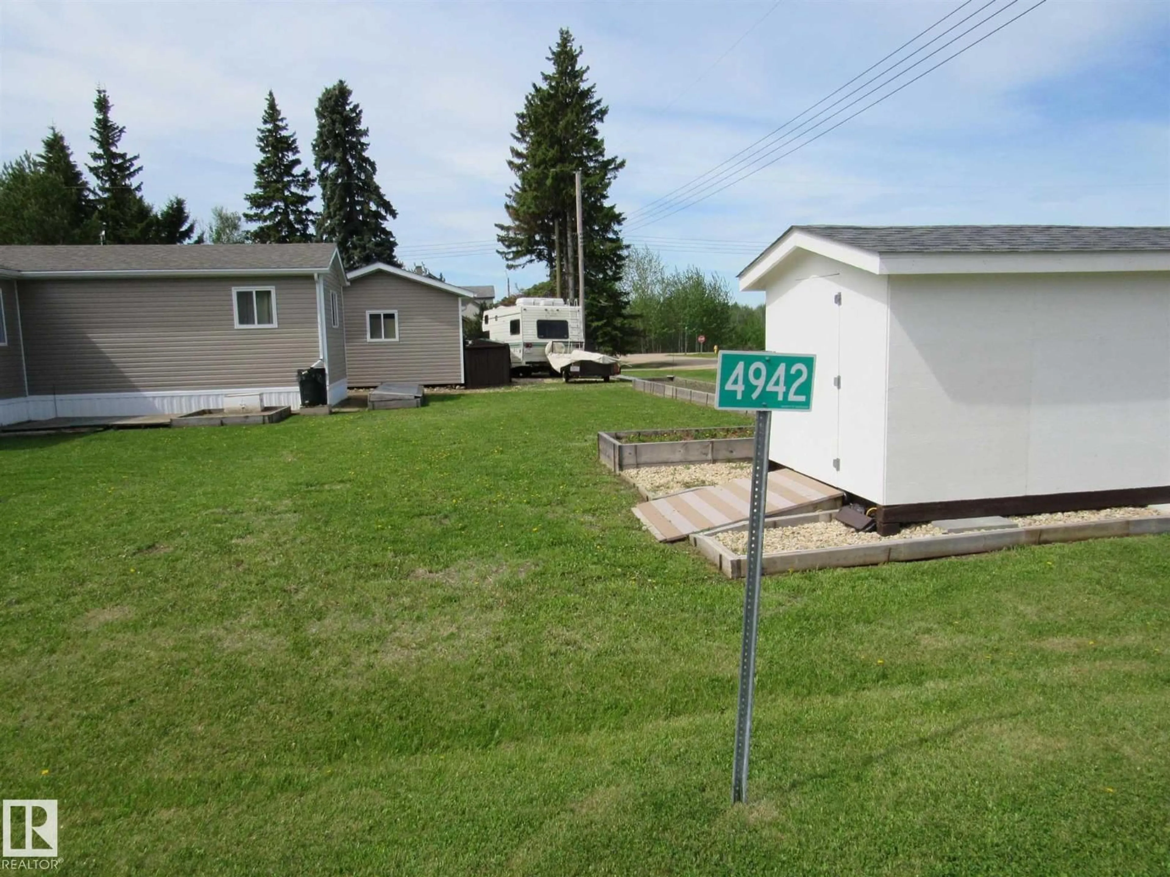 A pic from outside/outdoor area/front of a property/back of a property/a pic from drone, street for 4942 49 ST, Manola Alberta T7N1A2