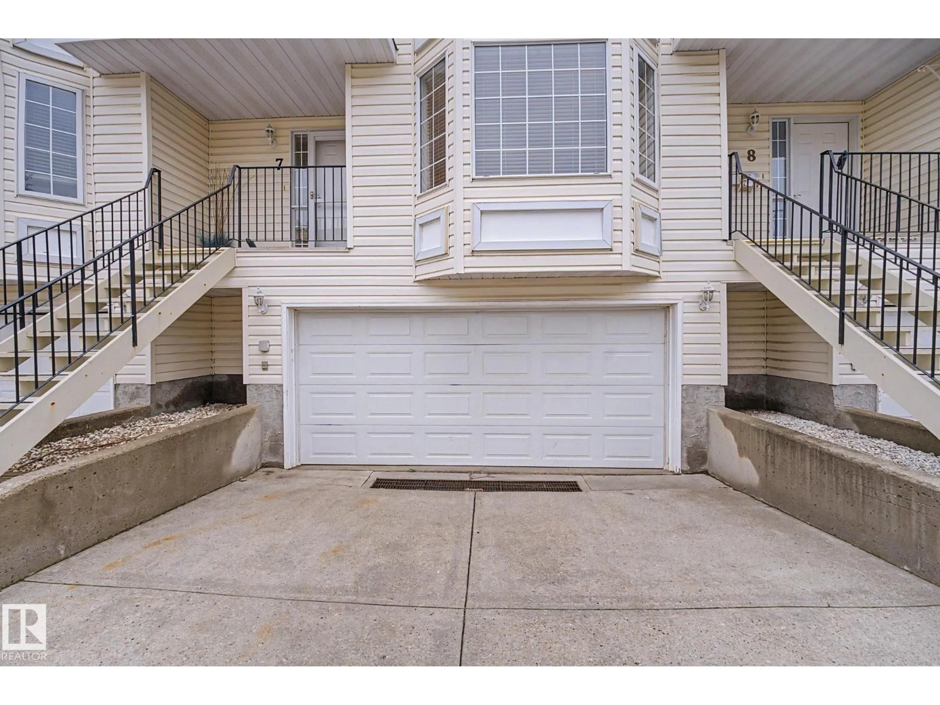 Indoor garage for #7 - 10 DEVON CL, St. Albert Alberta T8N6B6