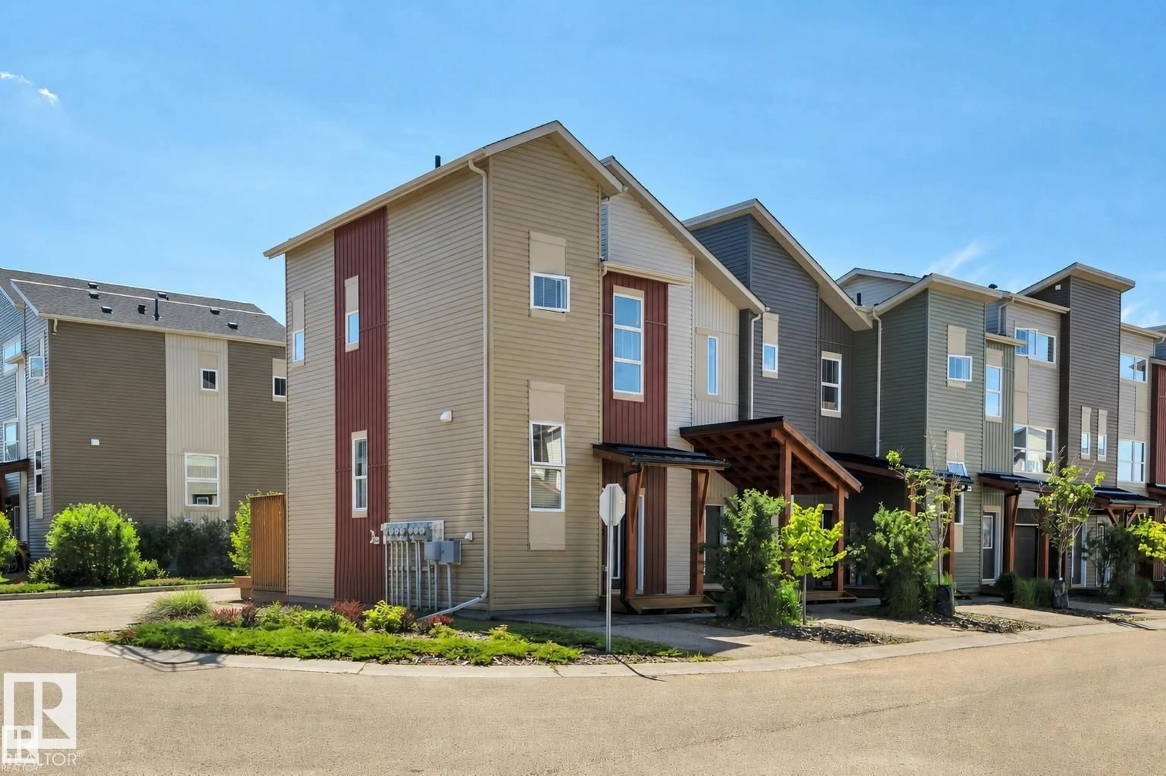 Home with vinyl exterior material, street for 401 - 189 SOUTHFORK DR, Leduc Alberta T9E0X1