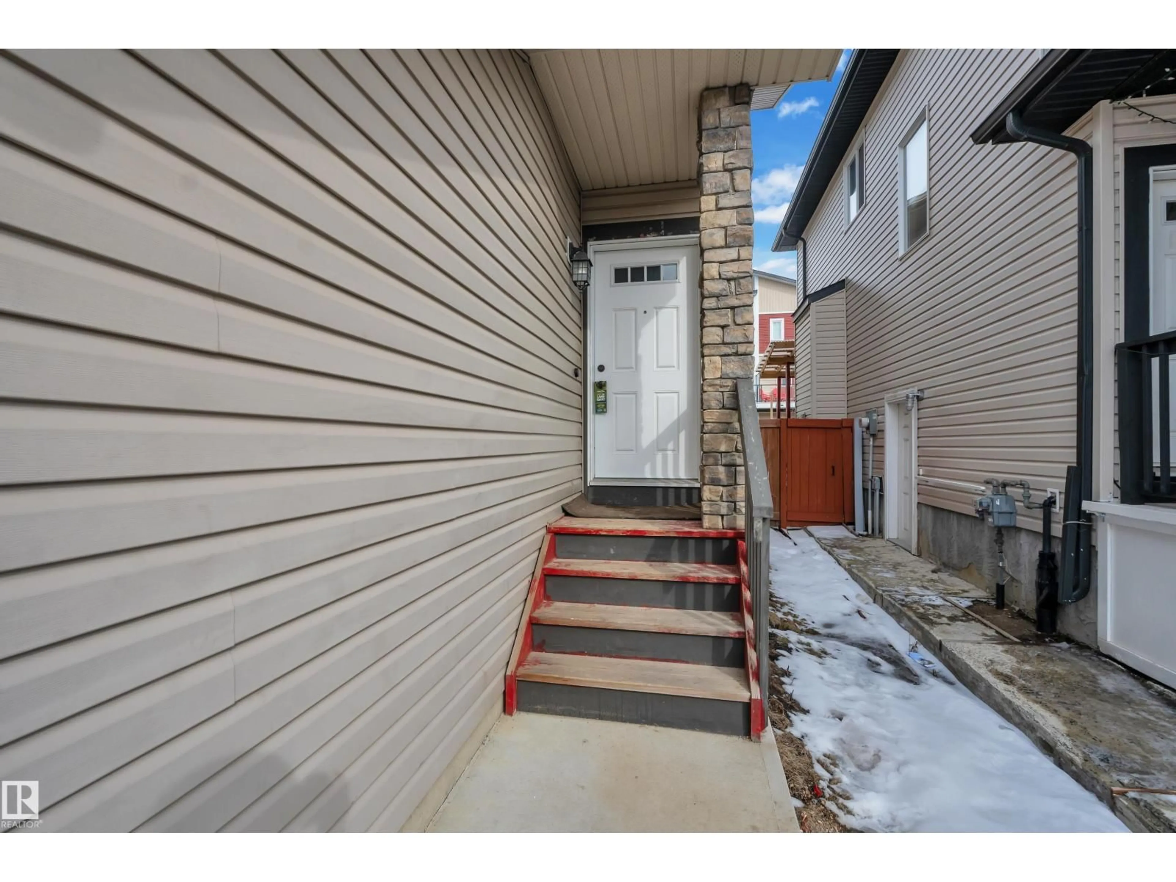 Indoor entryway for NW - 1303 29 ST, Edmonton Alberta T6T0V1