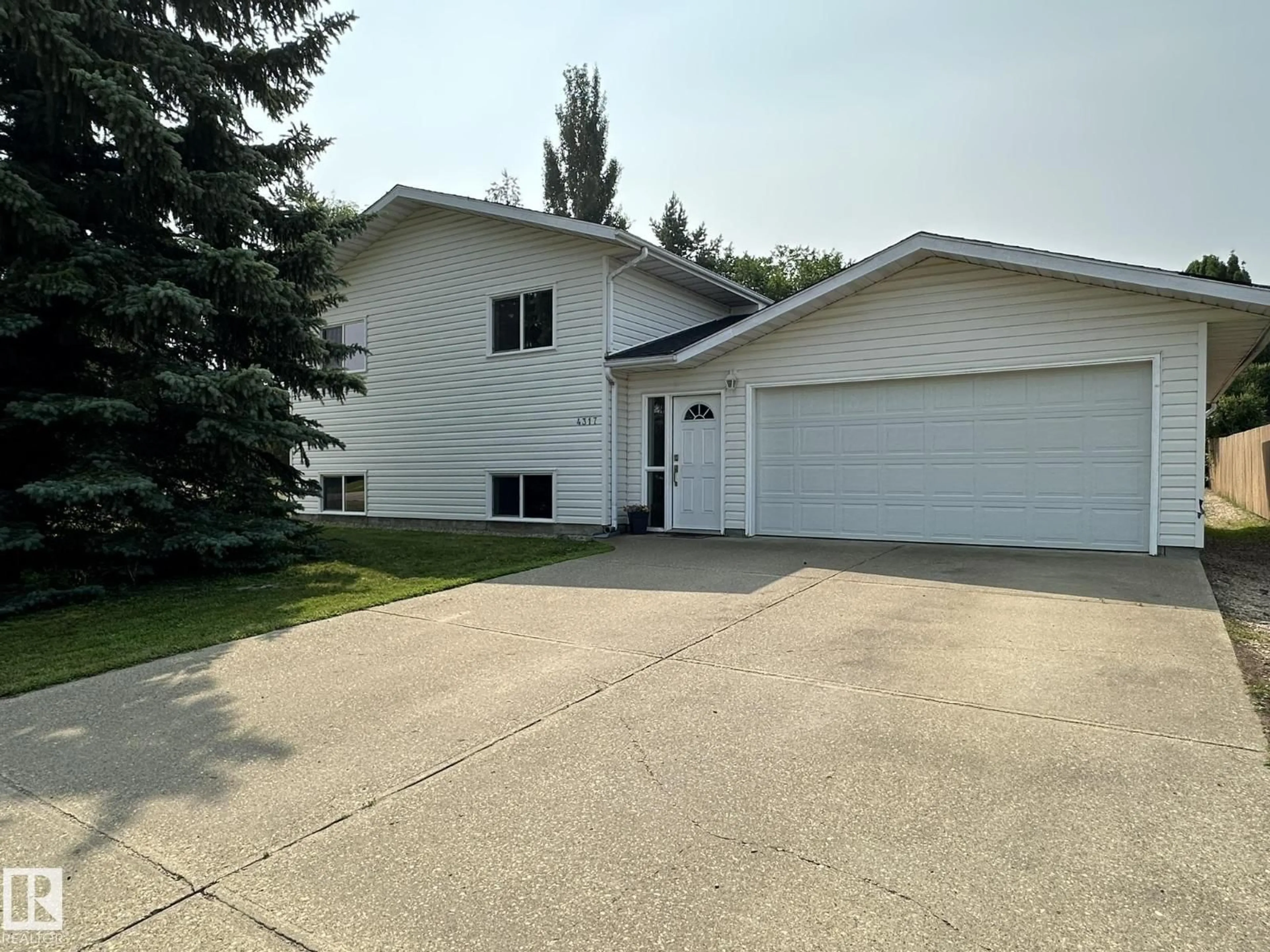 Home with vinyl exterior material, street for 4317 & 4309 54 AV, Smoky Lake Town Alberta T0A3C0