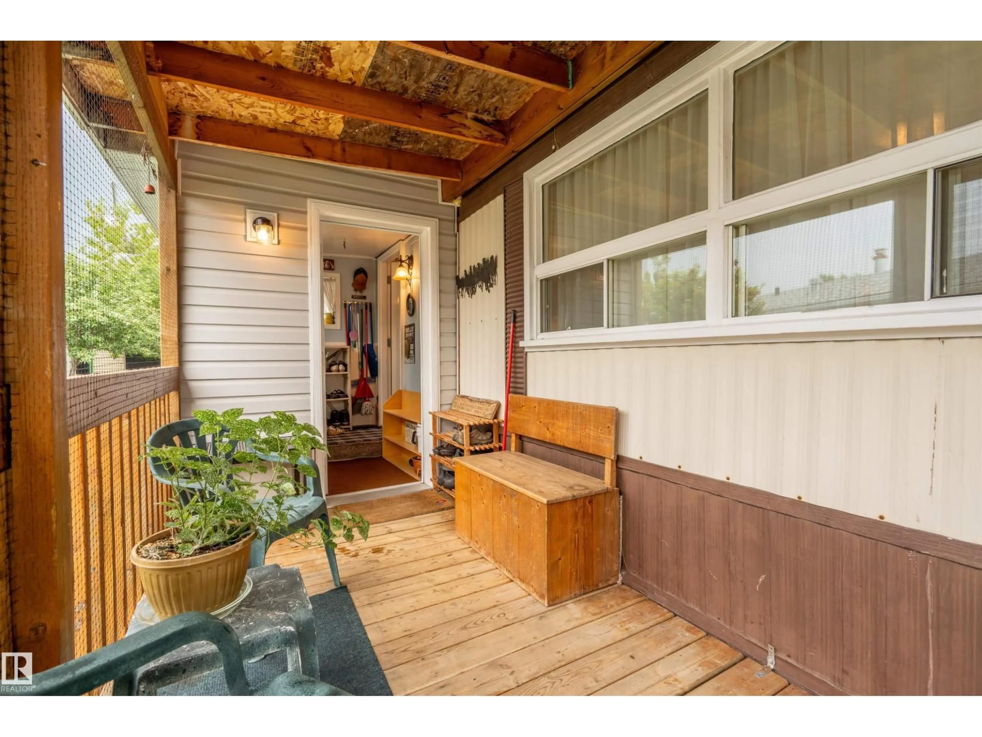 Indoor entryway for 5301 52 ST, Cold Lake Alberta T9M1X5