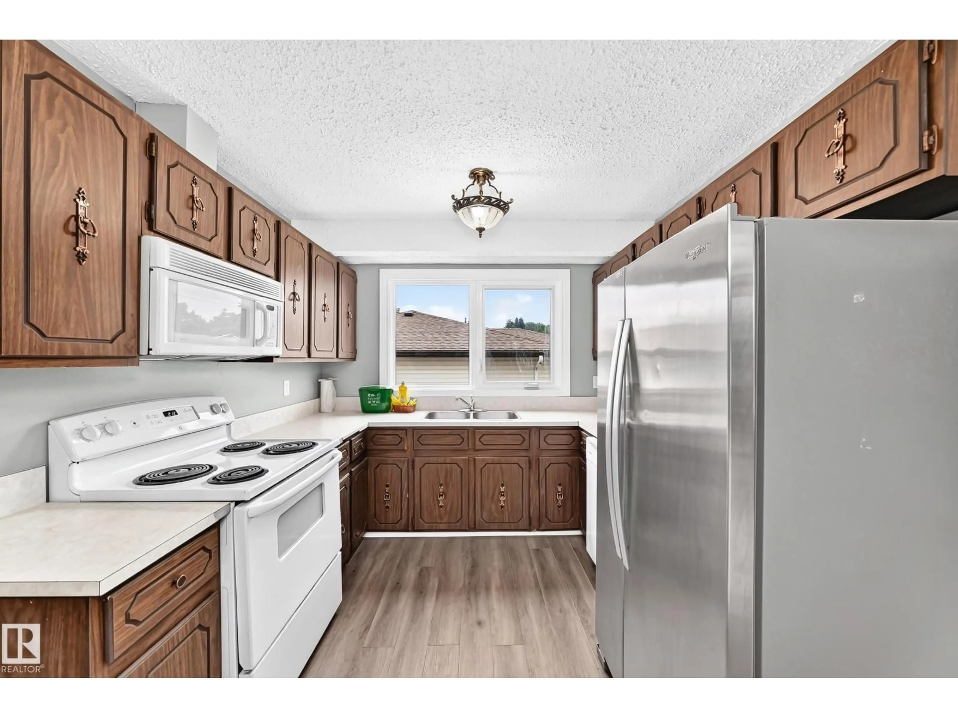 Standard kitchen, unknown for 1169 72 ST, Edmonton Alberta T6K3L7