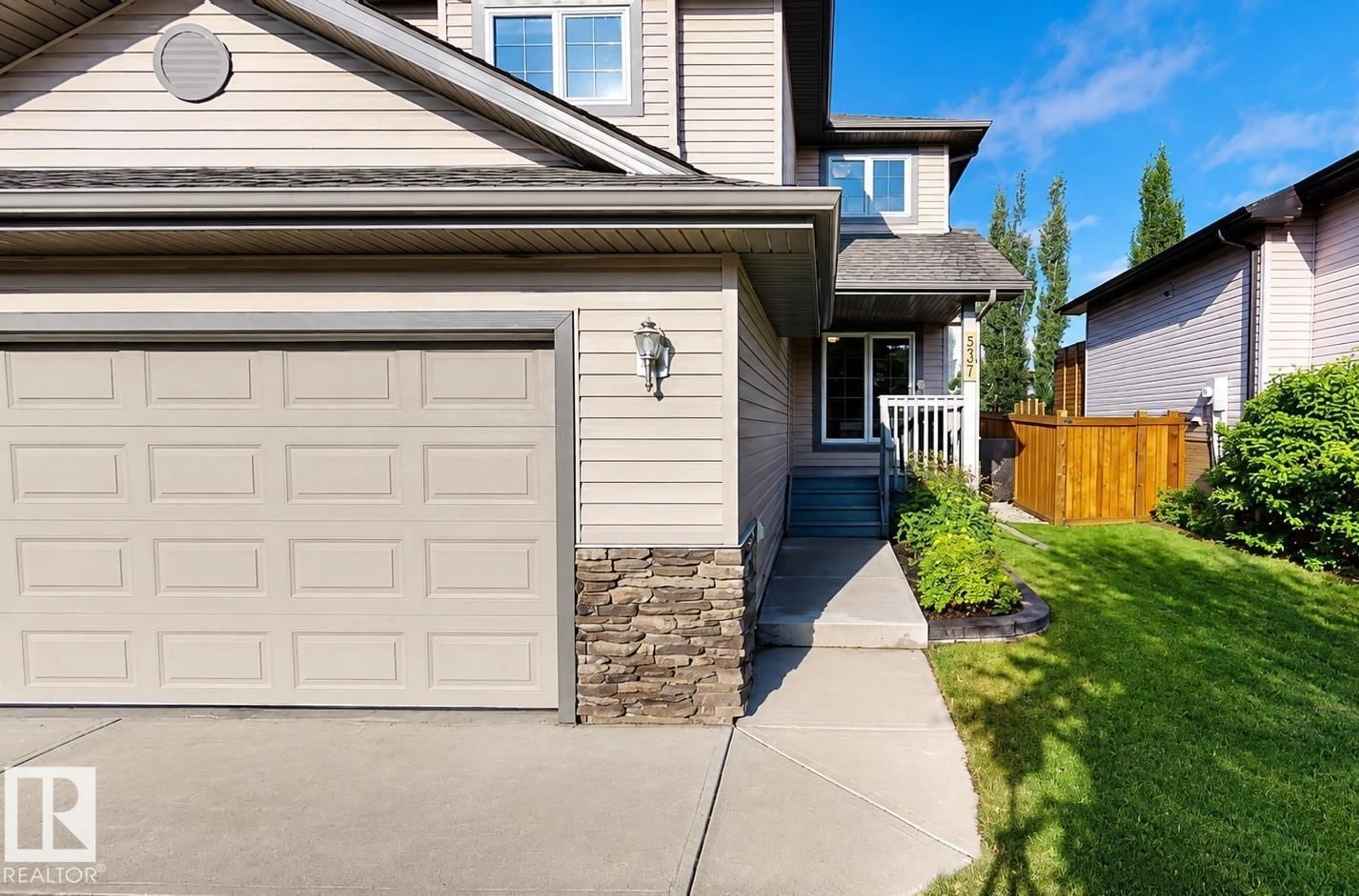 Home with vinyl exterior material, street for 537 FAIRWAY CO, Stony Plain Alberta T7Z0G9