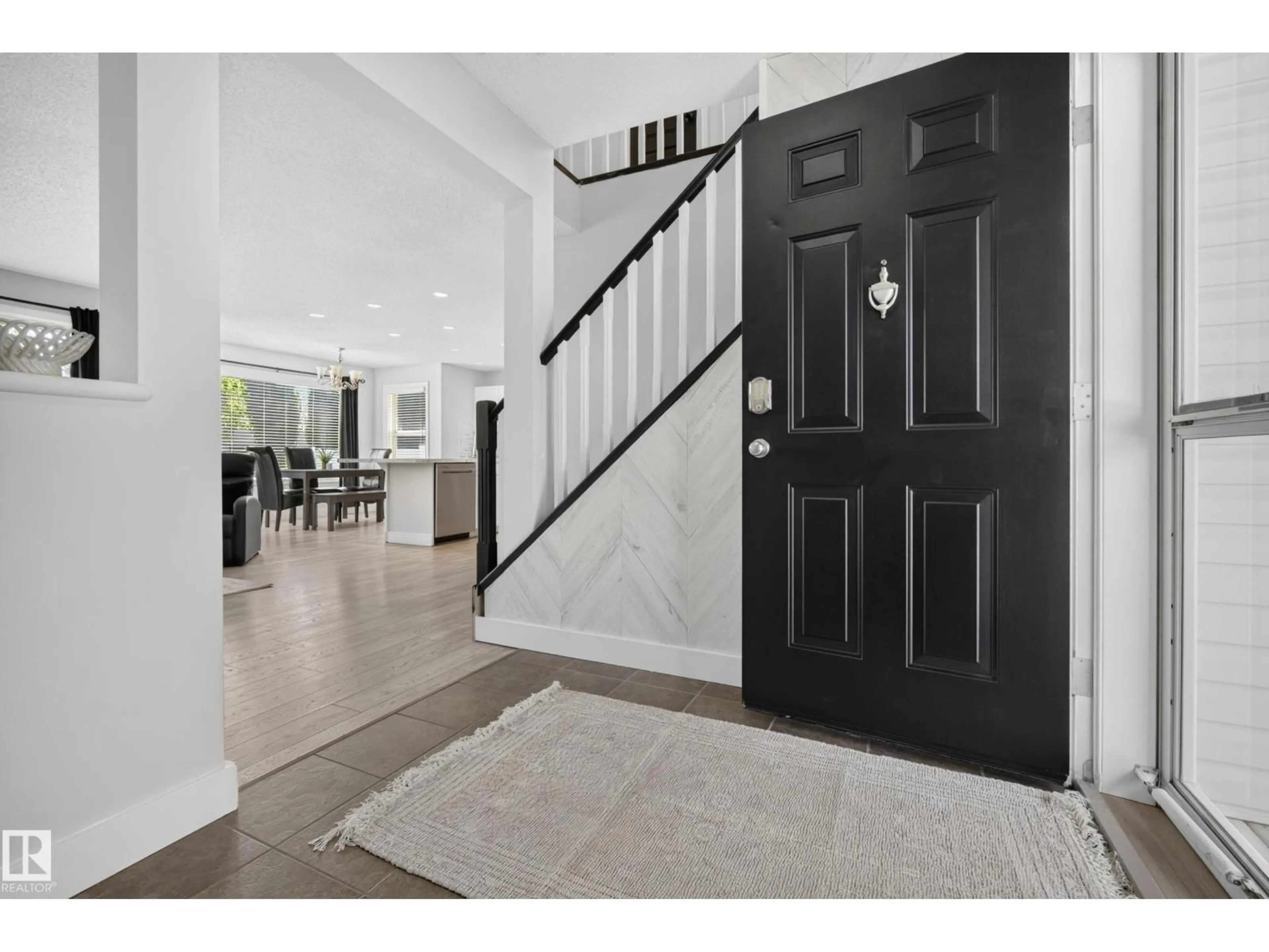 Indoor entryway for 164 FORREST DR, Sherwood Park Alberta T8A6A8