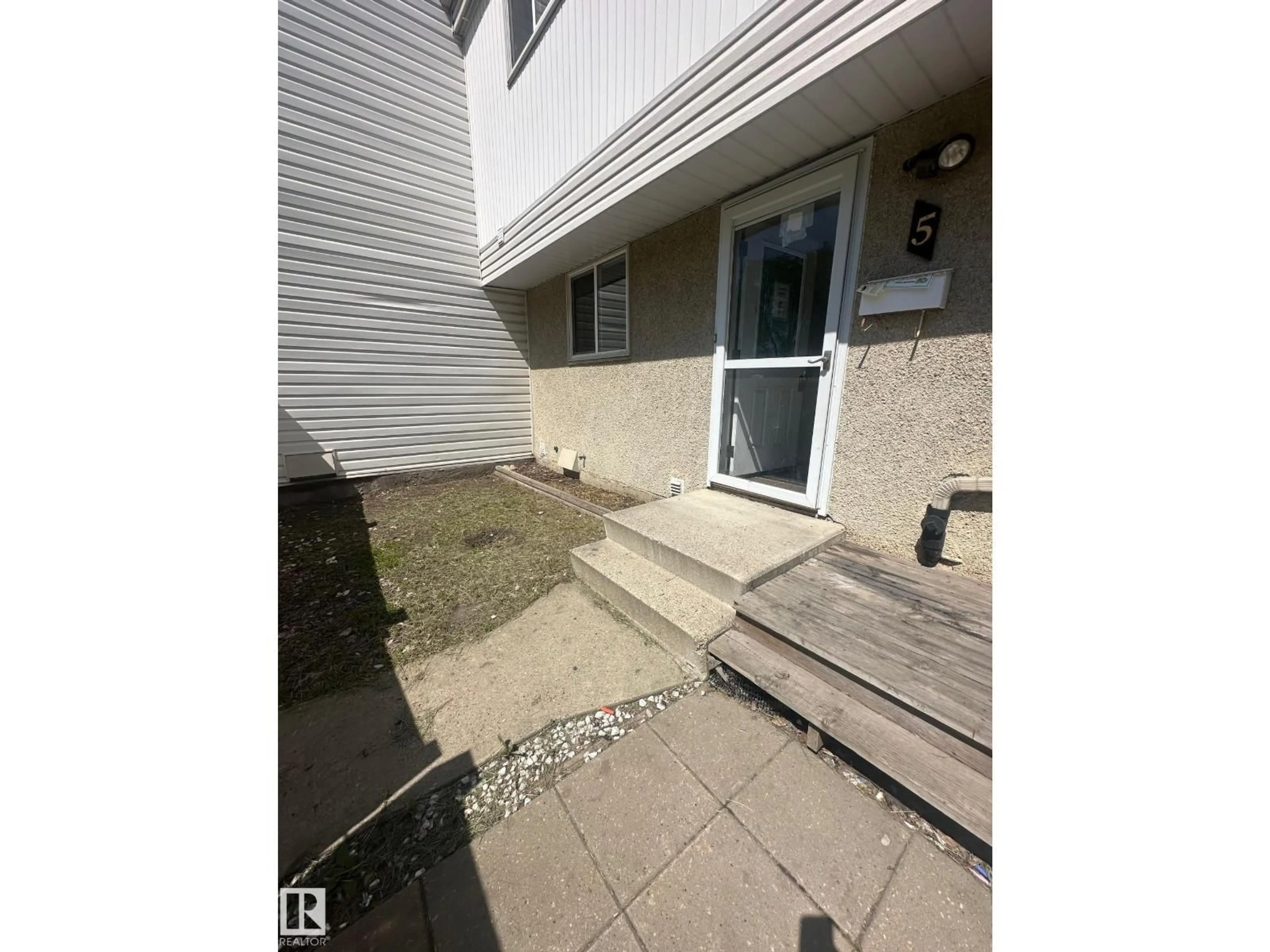 Patio, street for 5 WOODVALE VG, Edmonton Alberta T6L1W4