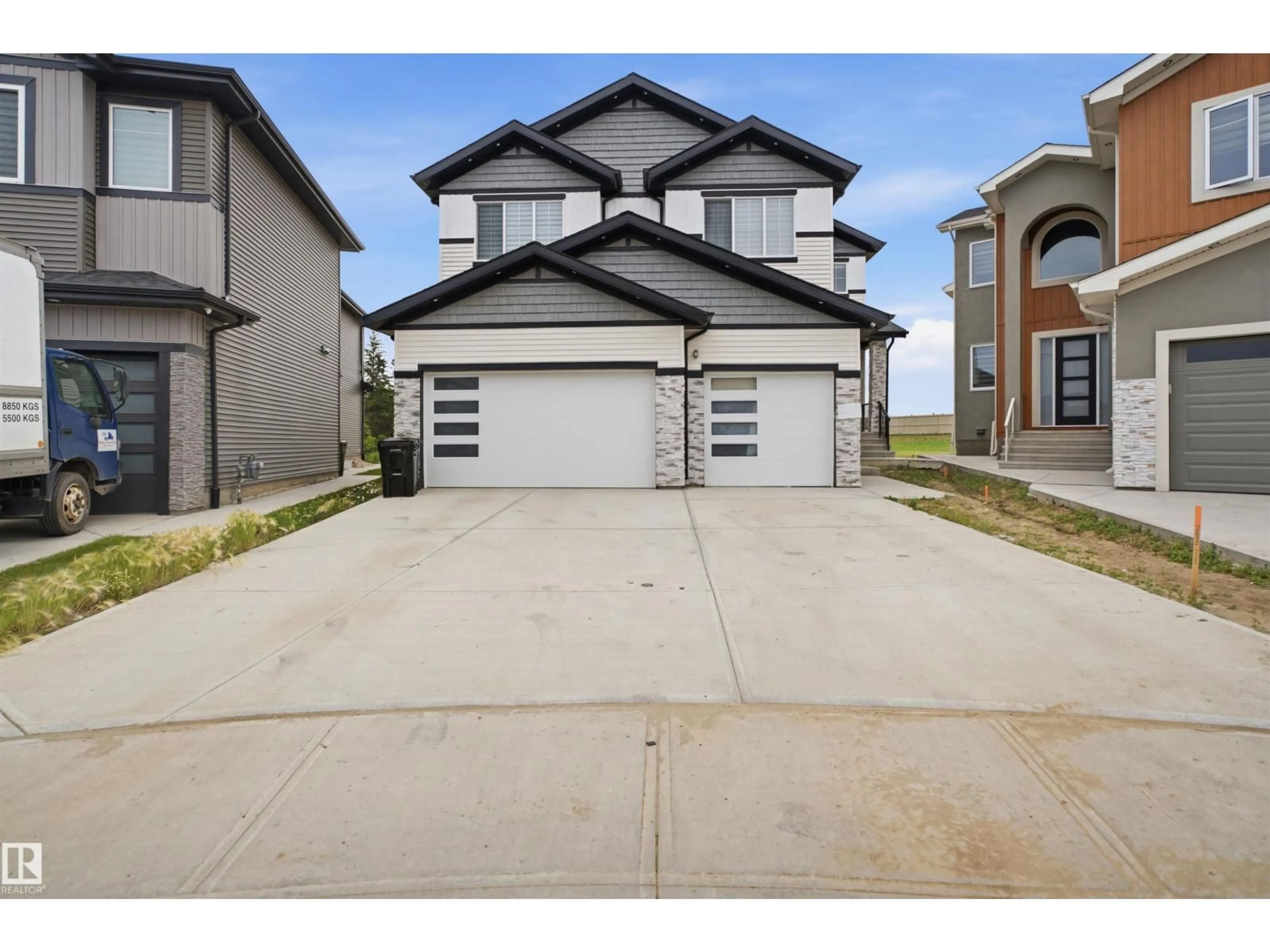 Unknown for 304 33 AV, Edmonton Alberta T6T2V8