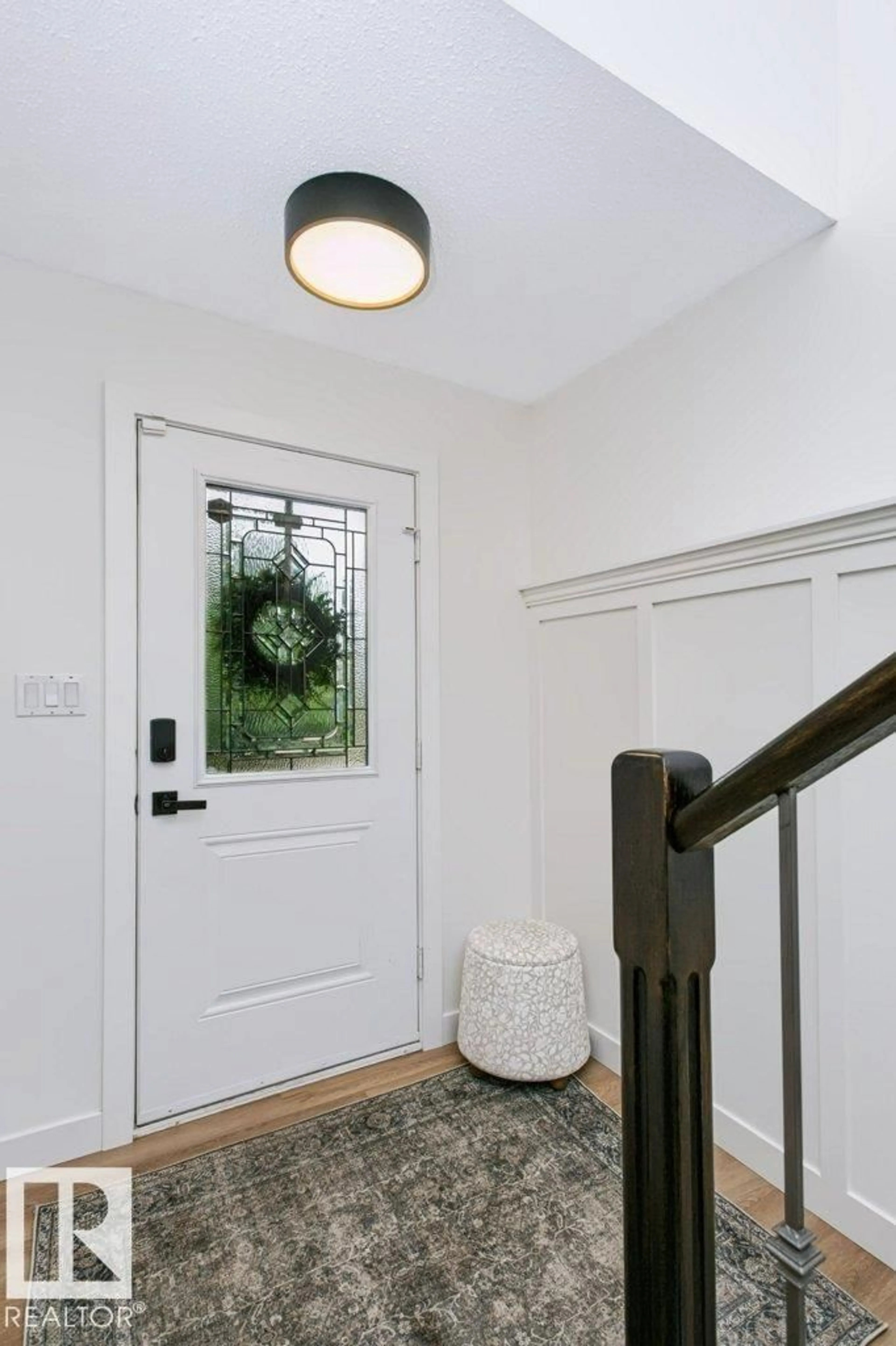 Indoor entryway for 43 HILLSIDE CR, Sherwood Park Alberta T8A5E2