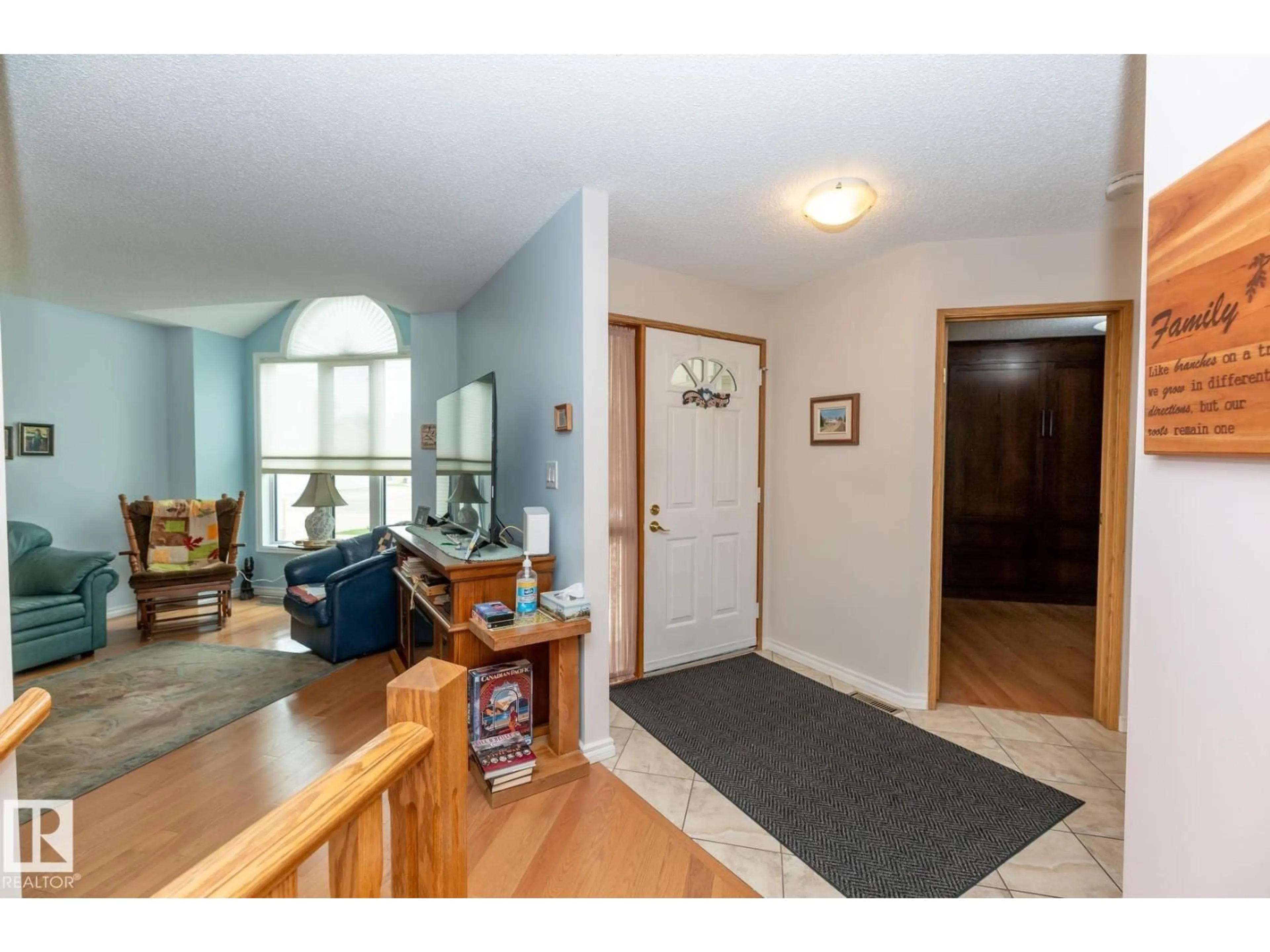 Indoor entryway for 10860 25 AV, Edmonton Alberta T6J6N5