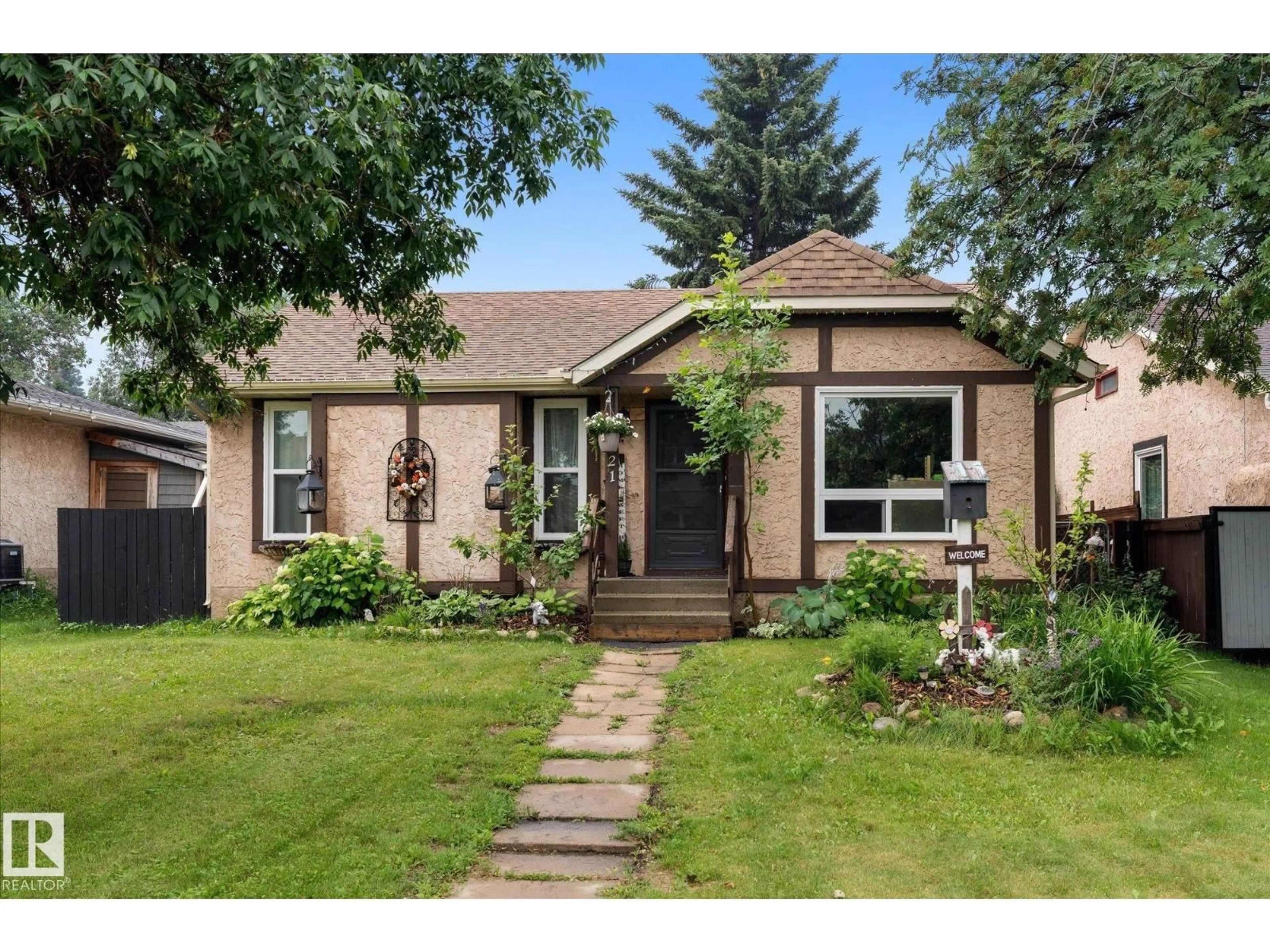 Home with brick exterior material, street for 121 GREENWOOD DR, Spruce Grove Alberta T7X1X8
