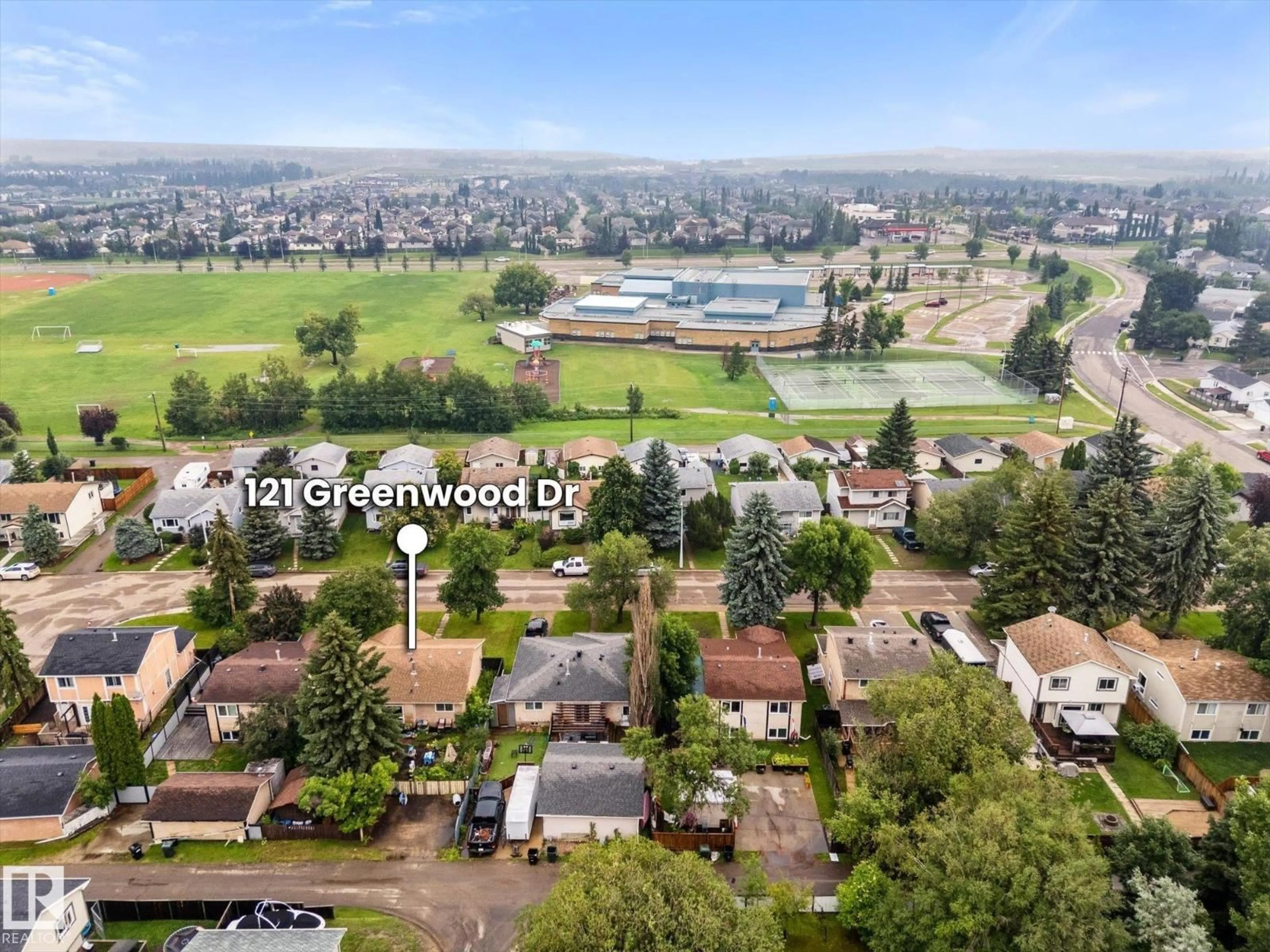 A pic from outside/outdoor area/front of a property/back of a property/a pic from drone, mountain view for 121 GREENWOOD DR, Spruce Grove Alberta T7X1X8