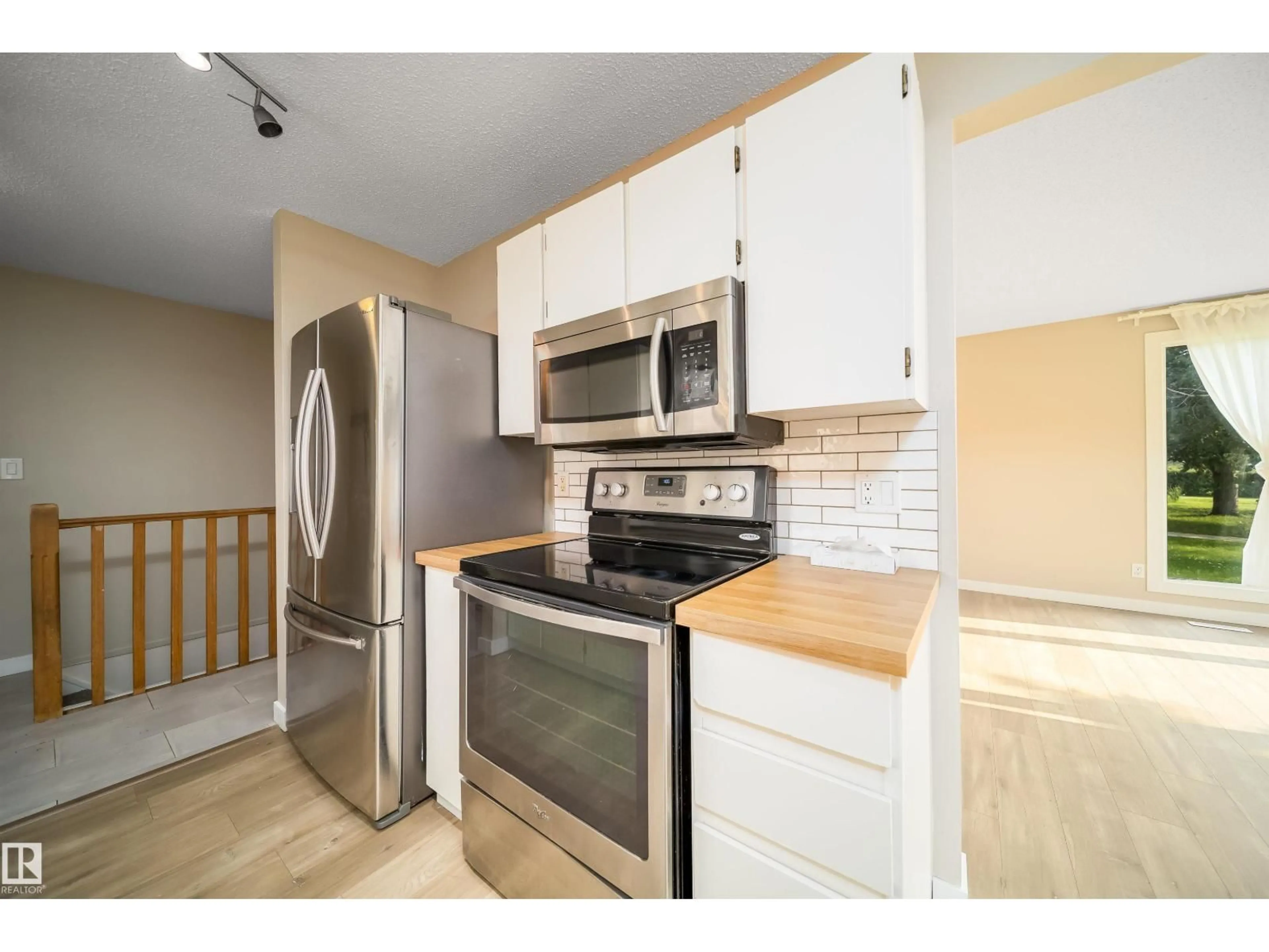 Standard kitchen, unknown for 1719 37 ST, Edmonton Alberta T6L2P6