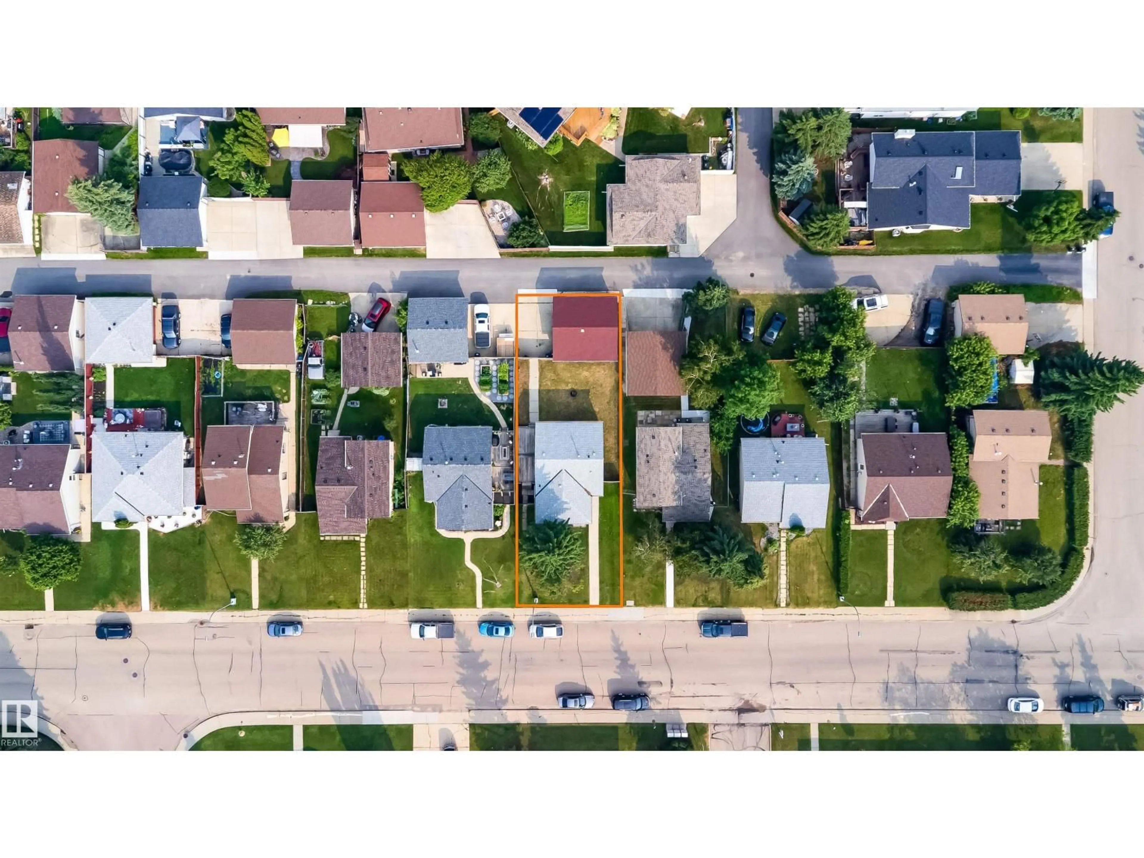 A pic from outside/outdoor area/front of a property/back of a property/a pic from drone, street for 1719 37 ST, Edmonton Alberta T6L2P6
