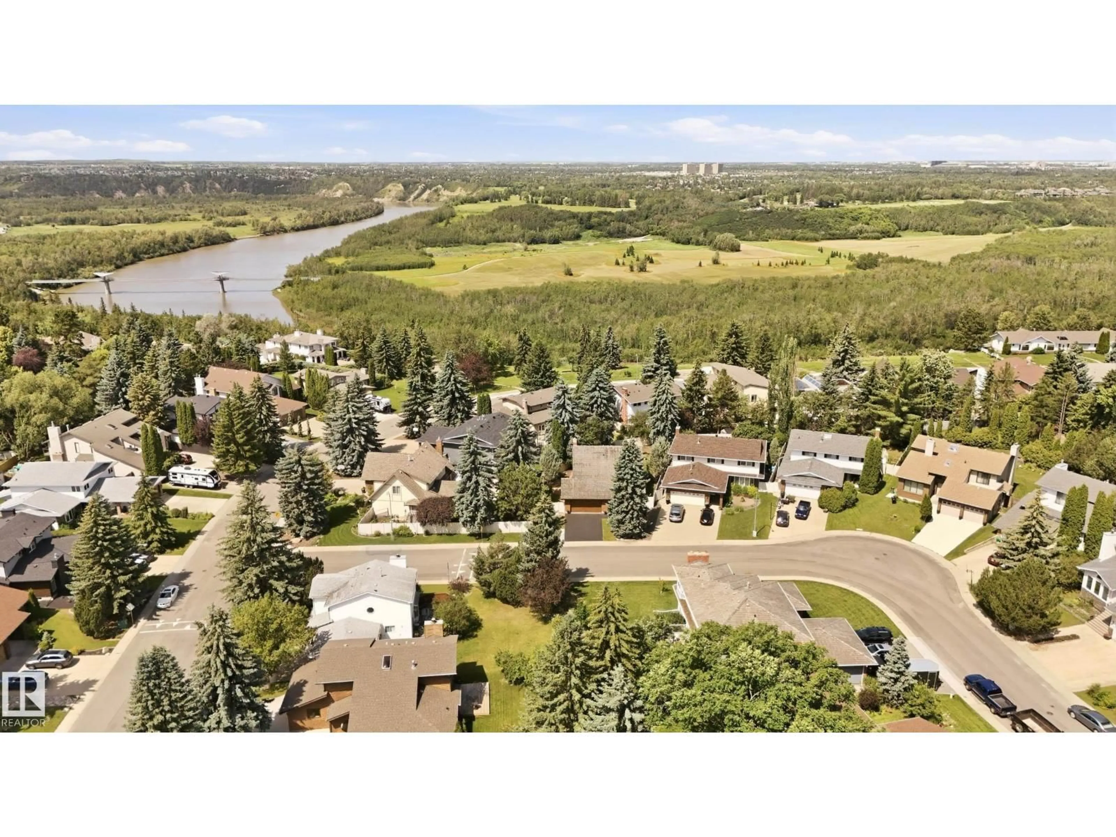 A pic from outside/outdoor area/front of a property/back of a property/a pic from drone, water/lake/river/ocean view for 4108 RAMSAY RD, Edmonton Alberta T6H5R2