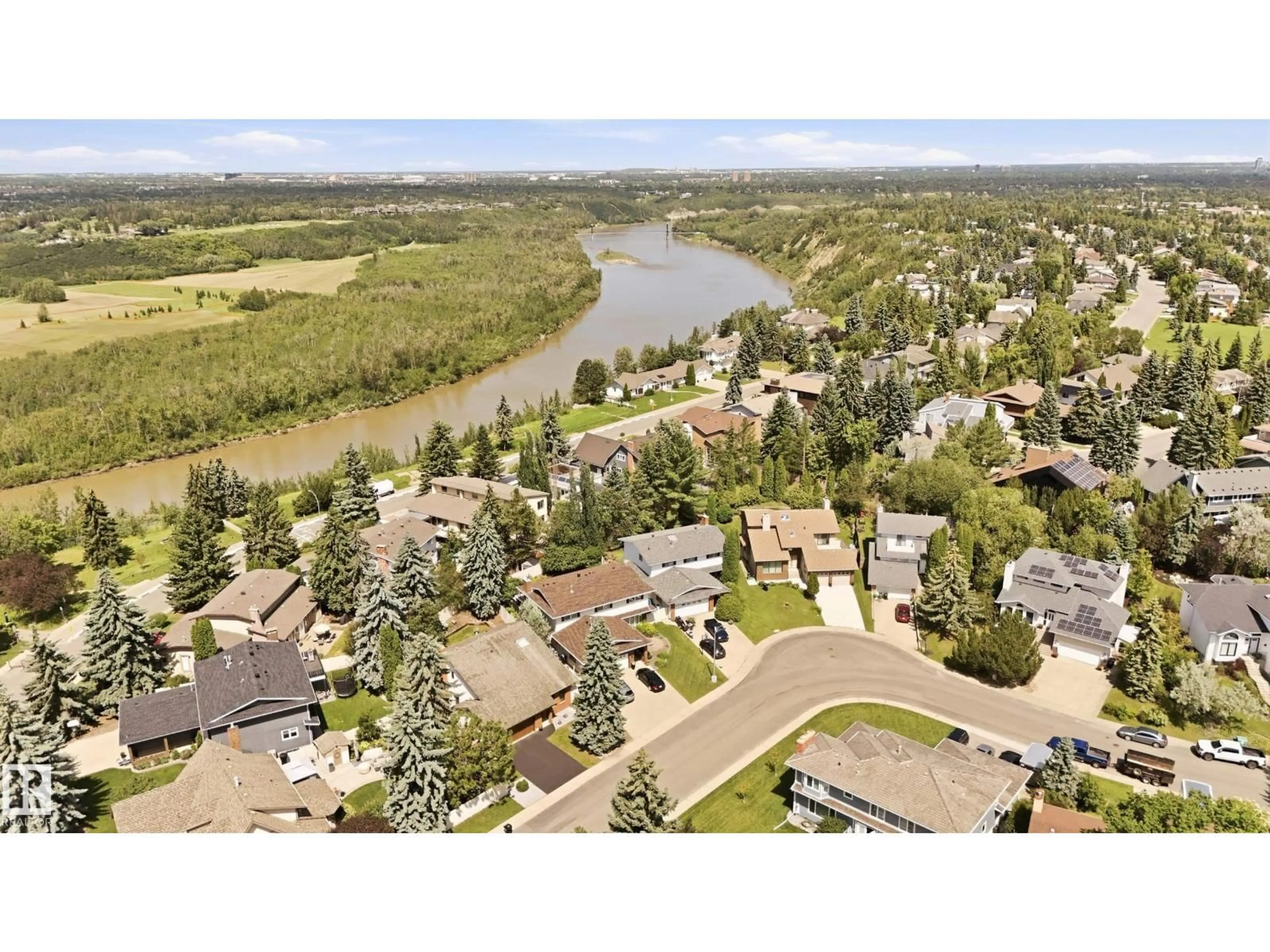 A pic from outside/outdoor area/front of a property/back of a property/a pic from drone, water/lake/river/ocean view for 4108 RAMSAY RD, Edmonton Alberta T6H5R2
