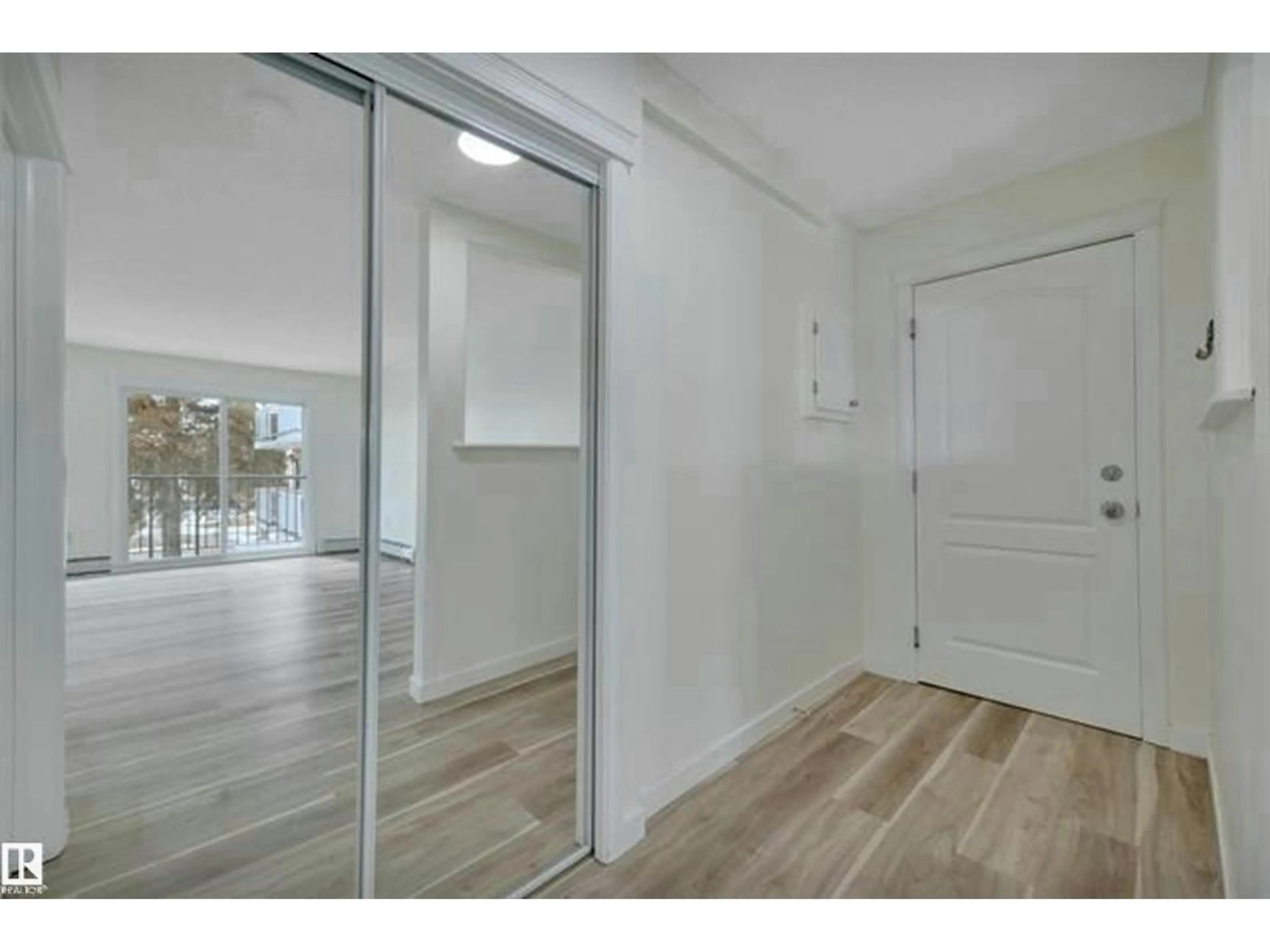 Indoor entryway for 10 - 4616 47 ST, Leduc Alberta T9E4P1