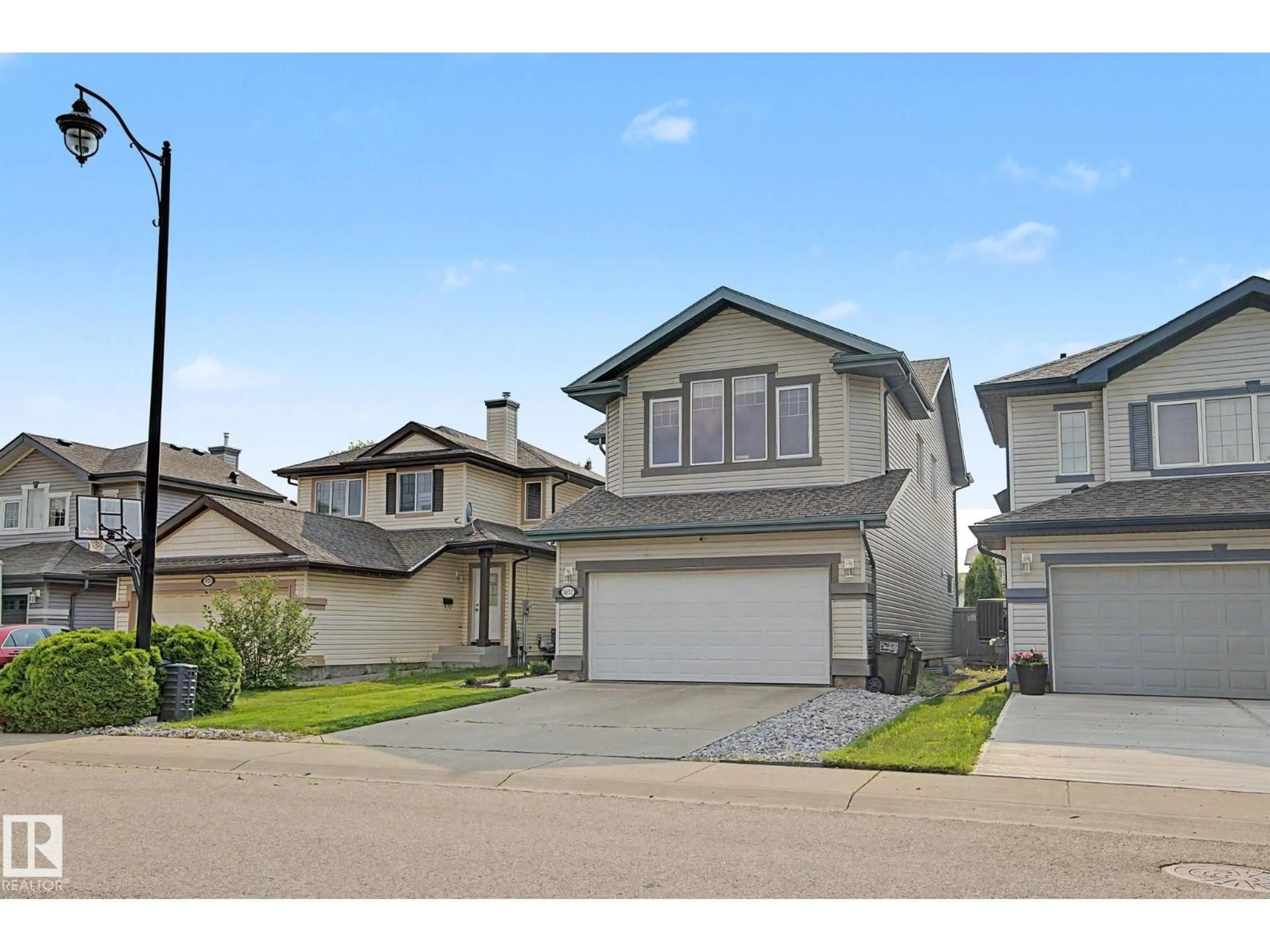 Home with vinyl exterior material, street for NW - 5632 201 ST, Edmonton Alberta T6M0B4