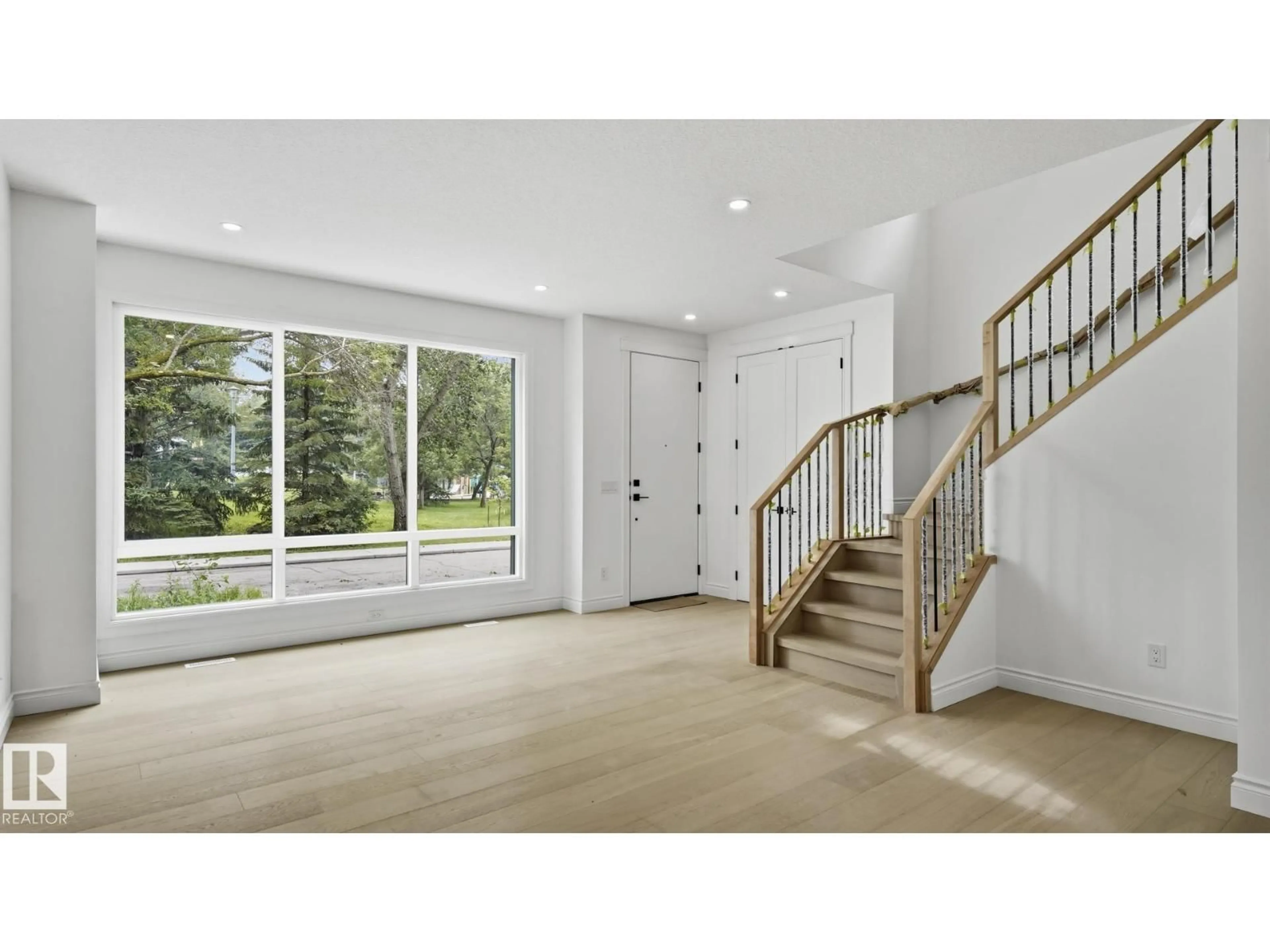 Indoor entryway for NW - 9224 94 ST, Edmonton Alberta T6C3V5