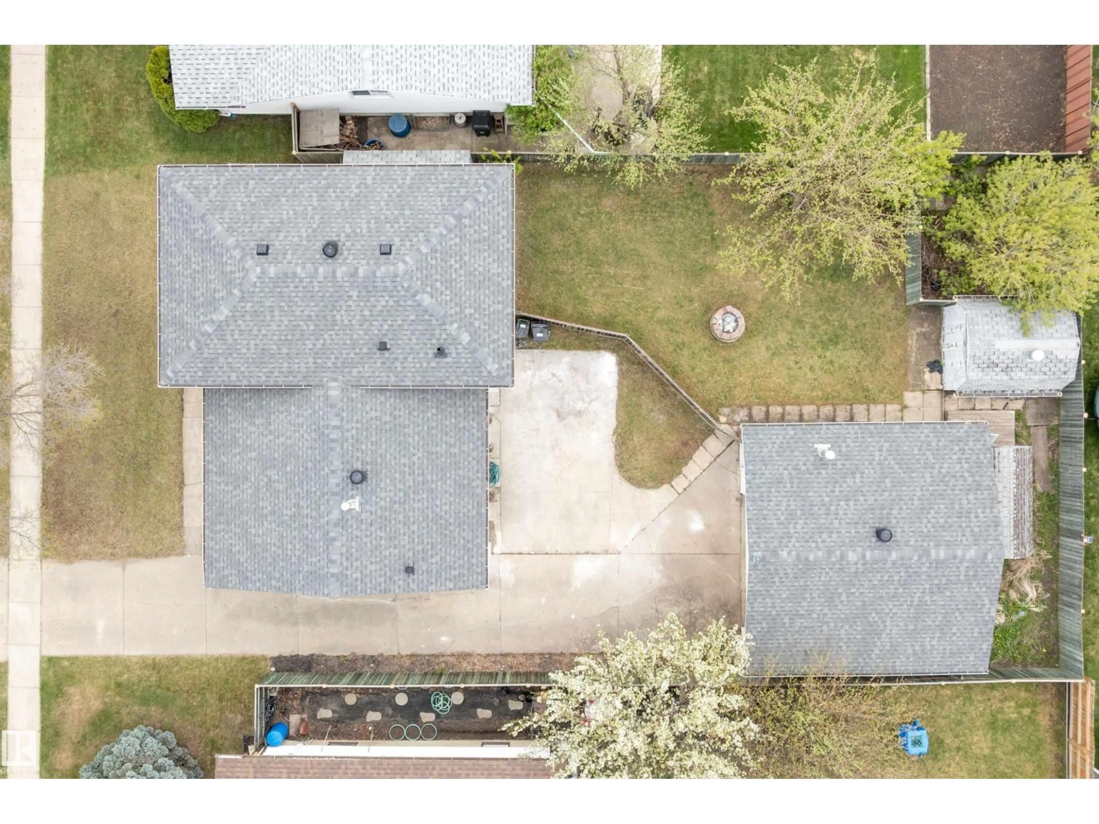 A pic from outside/outdoor area/front of a property/back of a property/a pic from drone, street for 6411 152A AV, Edmonton Alberta T5A1X9