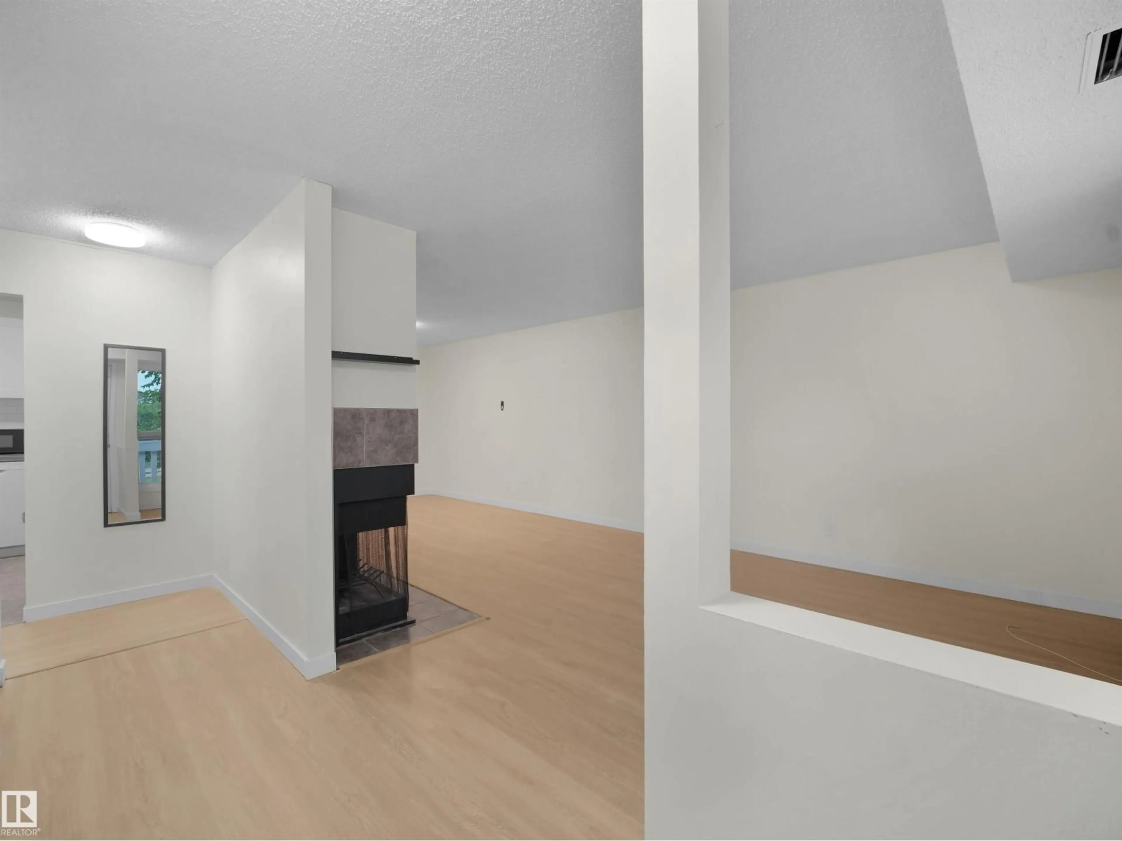 A pic of a room for 168 2703 79 ST NW, Edmonton Alberta T6K3Z6