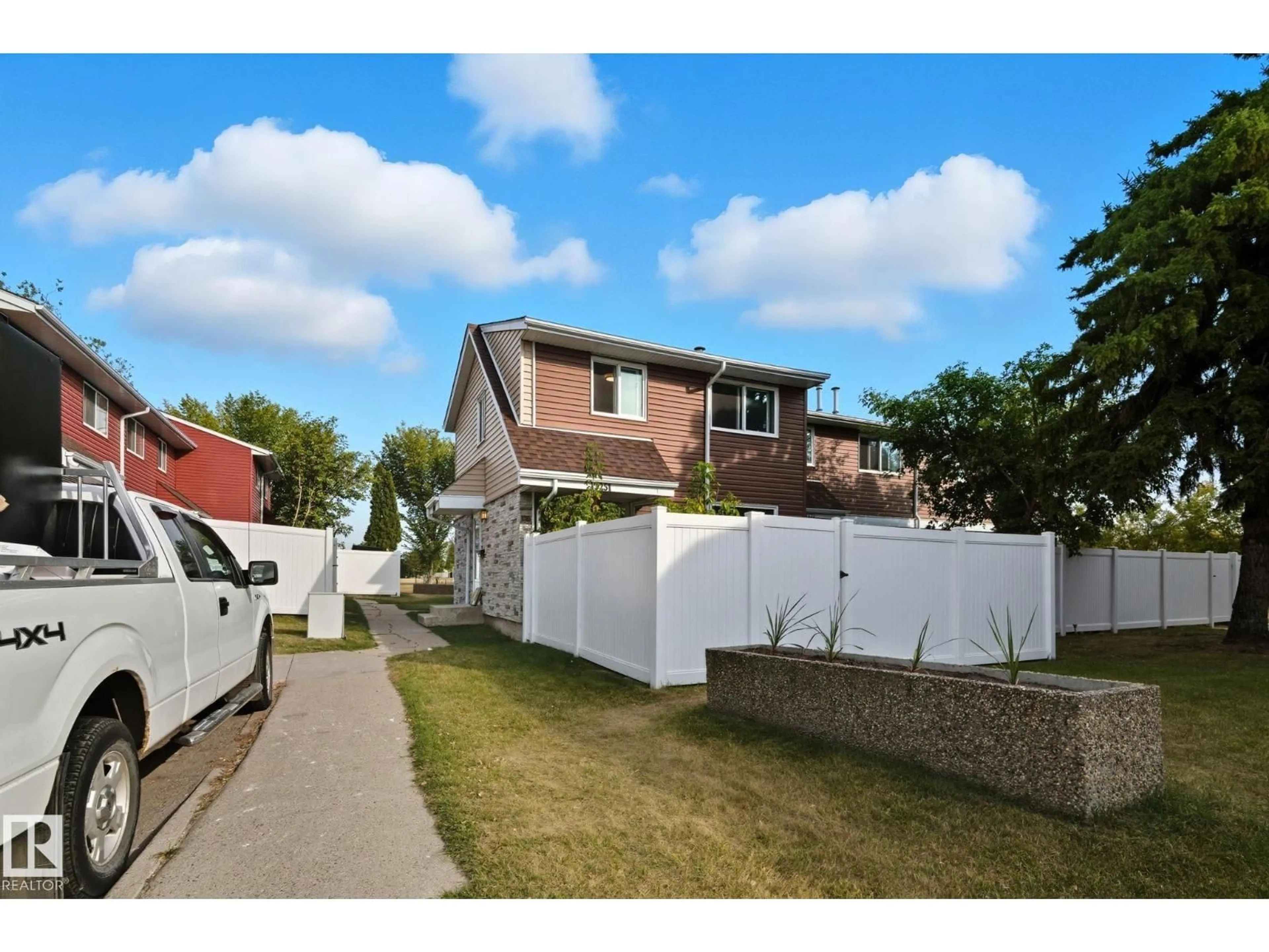 A pic from outside/outdoor area/front of a property/back of a property/a pic from drone, street for NW - 13251 47 ST, Edmonton Alberta T5A3L5