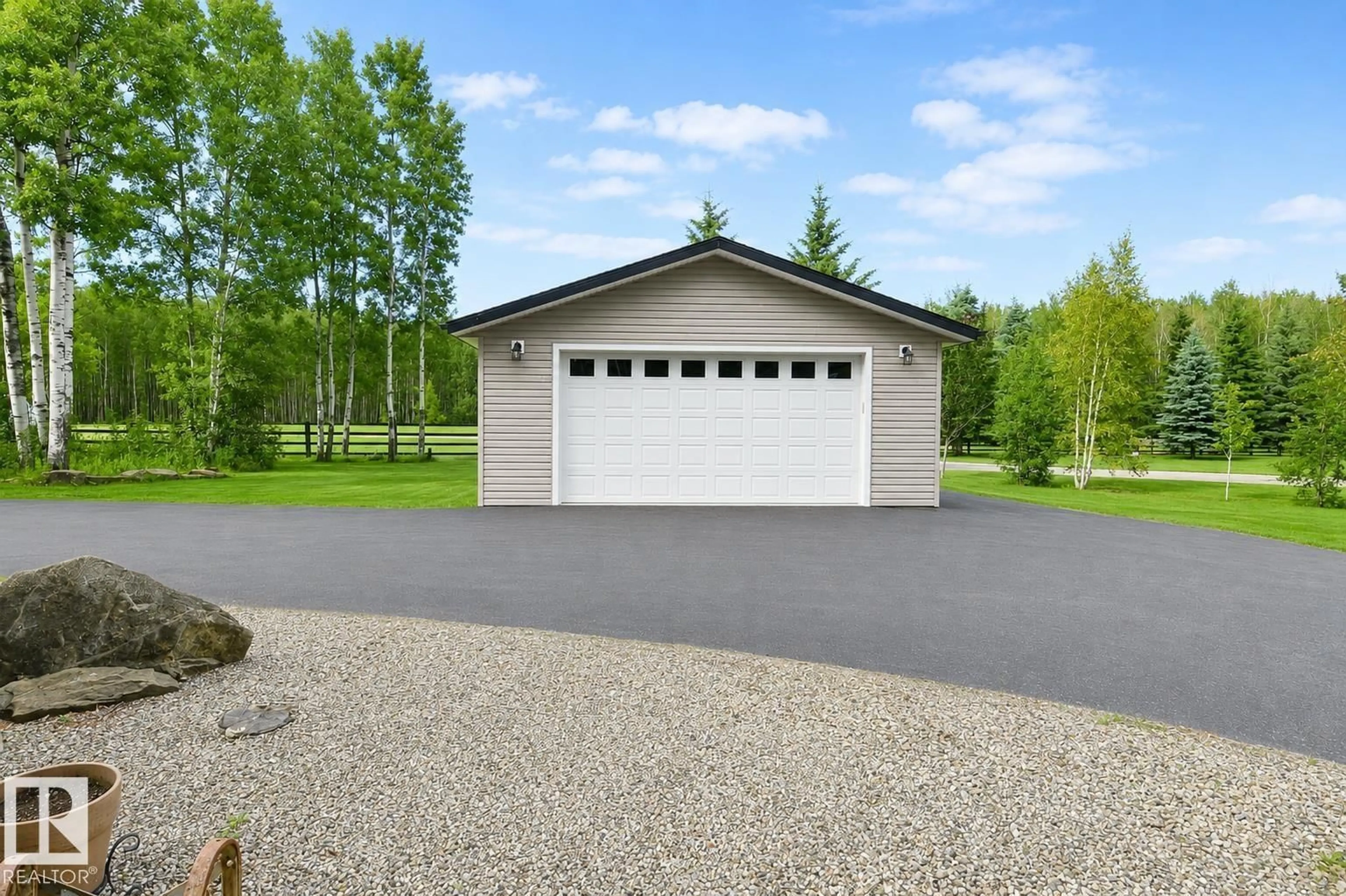 Indoor garage for 90 47411 RGE RD 14, Rural Leduc County Alberta T0C2P0