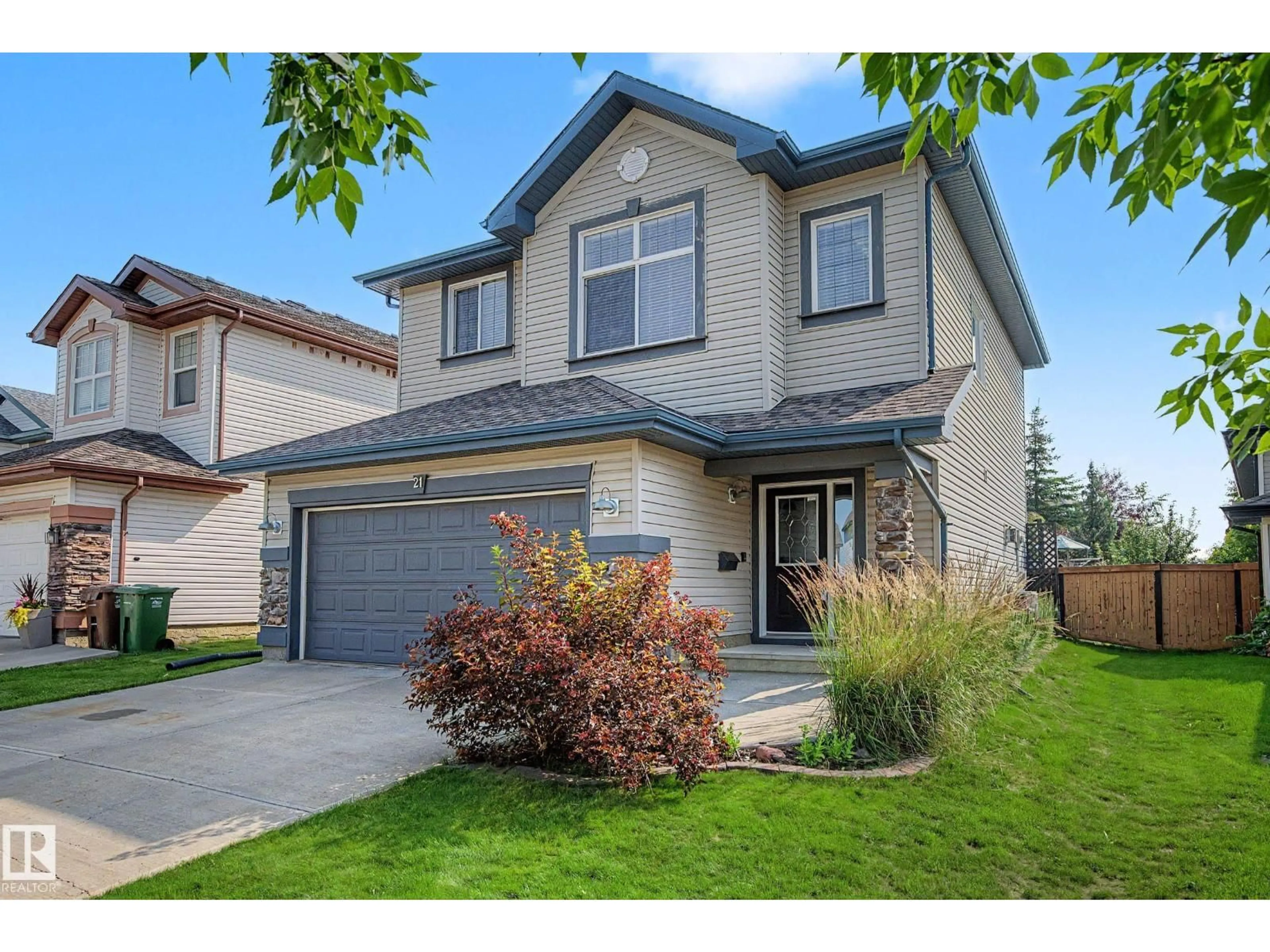 Home with vinyl exterior material, street for 21 NASH CL, St. Albert Alberta T8N7E9