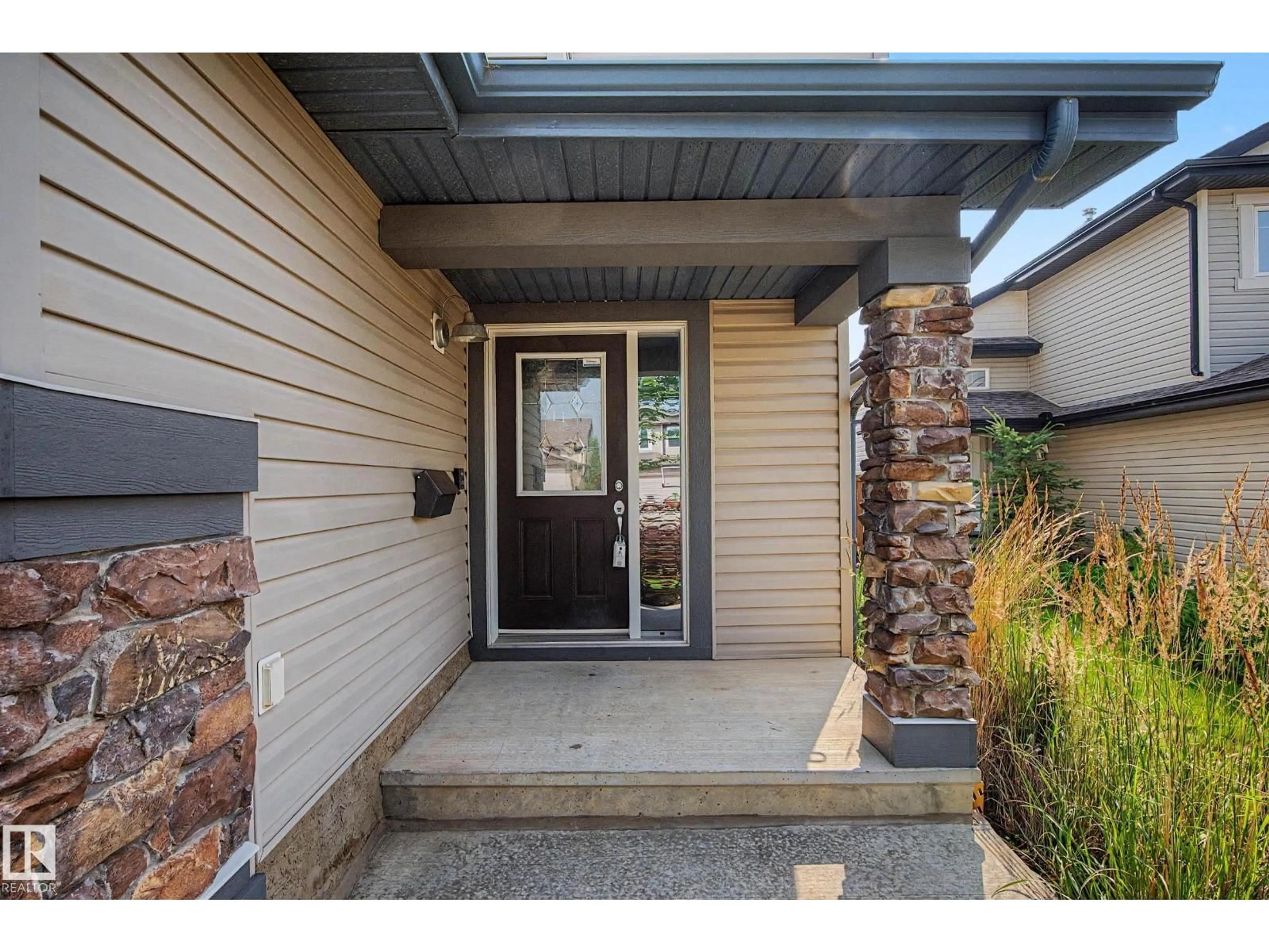 Indoor entryway for 21 NASH CL, St. Albert Alberta T8N7E9
