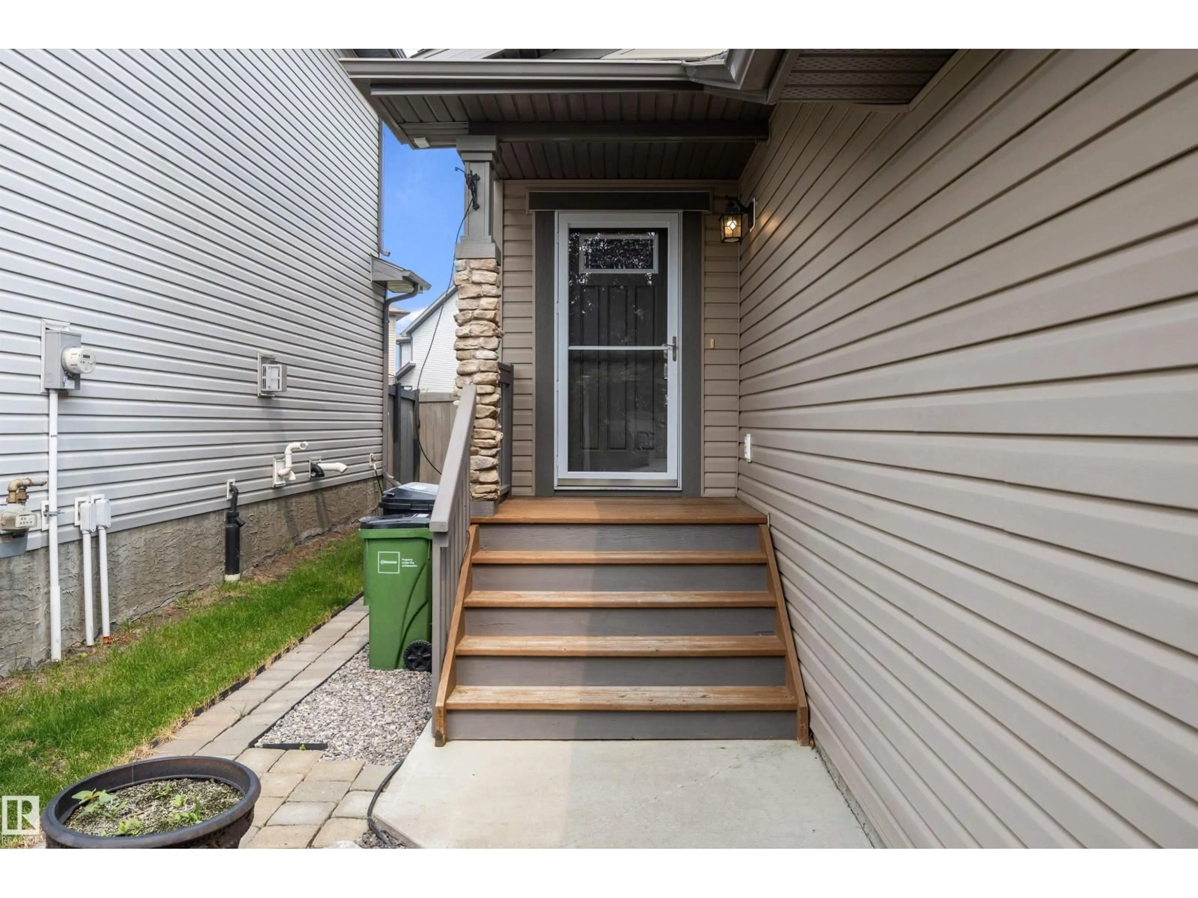Indoor entryway for SW - 17332 6 AV, Edmonton Alberta T6W2A7