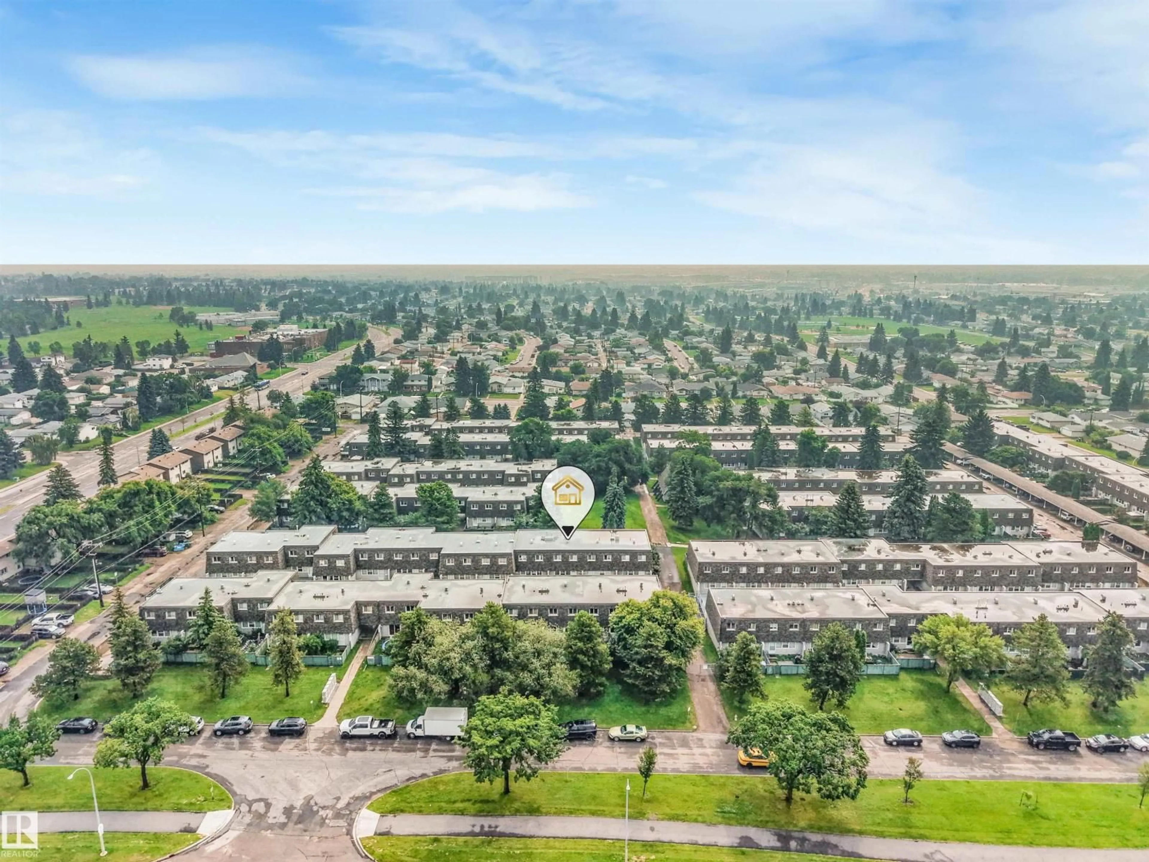 A pic from outside/outdoor area/front of a property/back of a property/a pic from drone, unknown for 709 VILLAGE ON THE GREEN GR, Edmonton Alberta T5A1H2