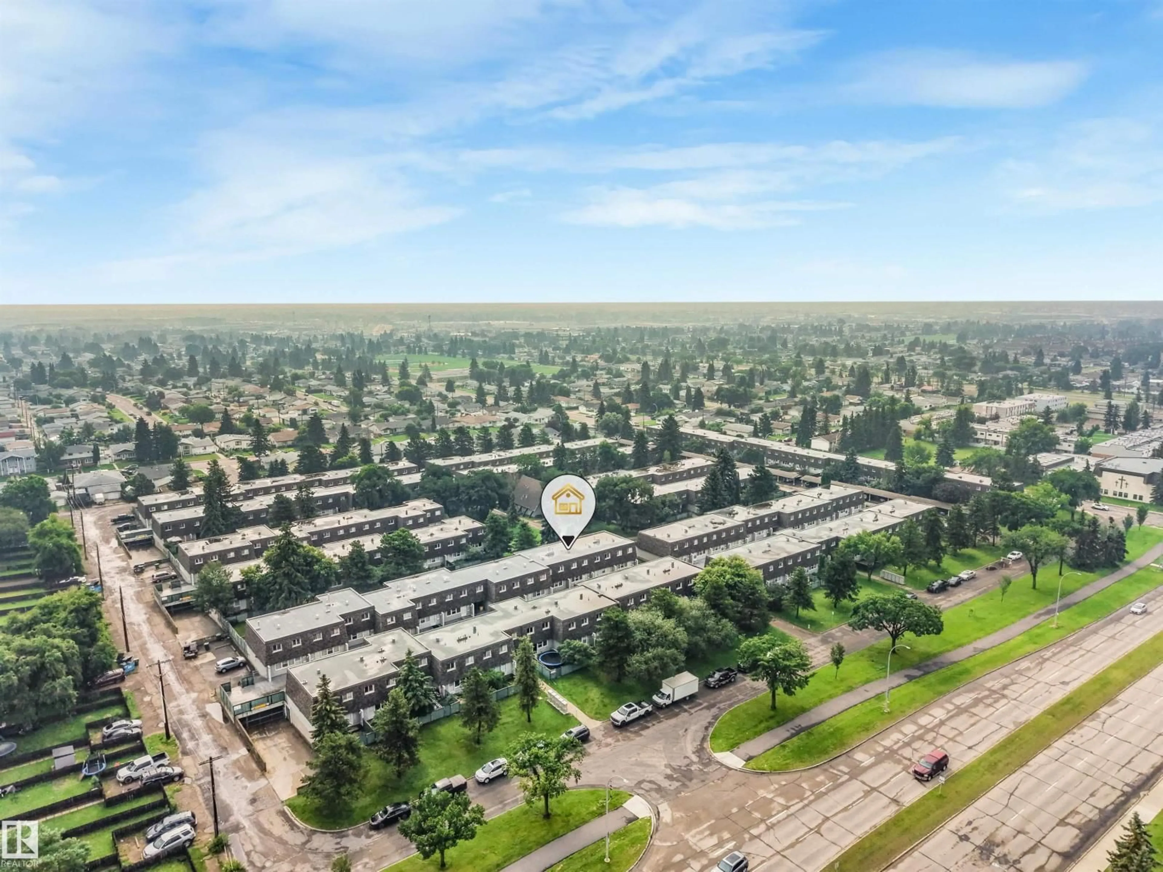 A pic from outside/outdoor area/front of a property/back of a property/a pic from drone, unknown for 709 VILLAGE ON THE GREEN GR, Edmonton Alberta T5A1H2