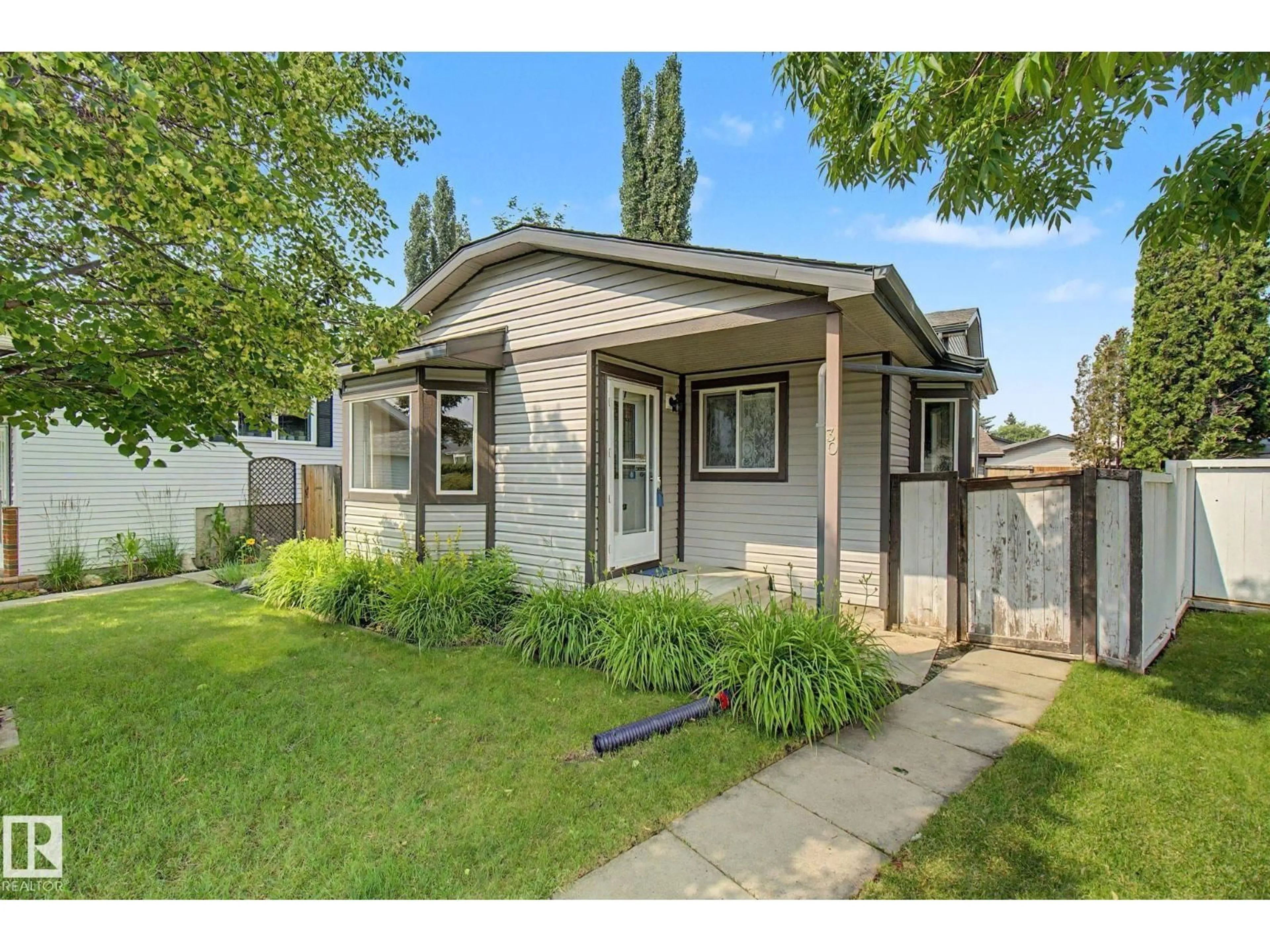 Home with vinyl exterior material, street for 30 MATTHEW RD, Spruce Grove Alberta T7X2R2