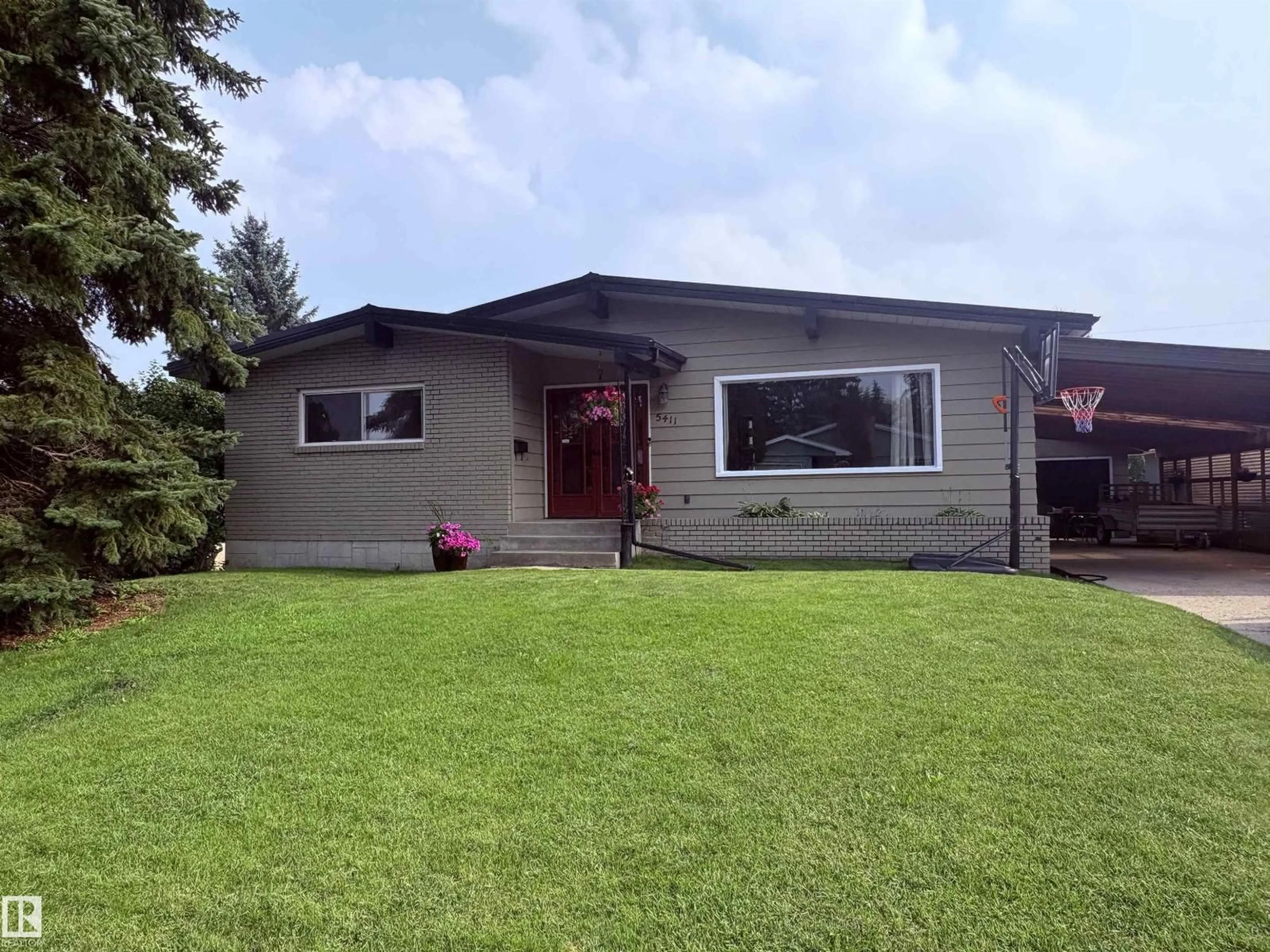Home with vinyl exterior material, street for 5411 44 AVE, Wetaskiwin Alberta T9A0C6
