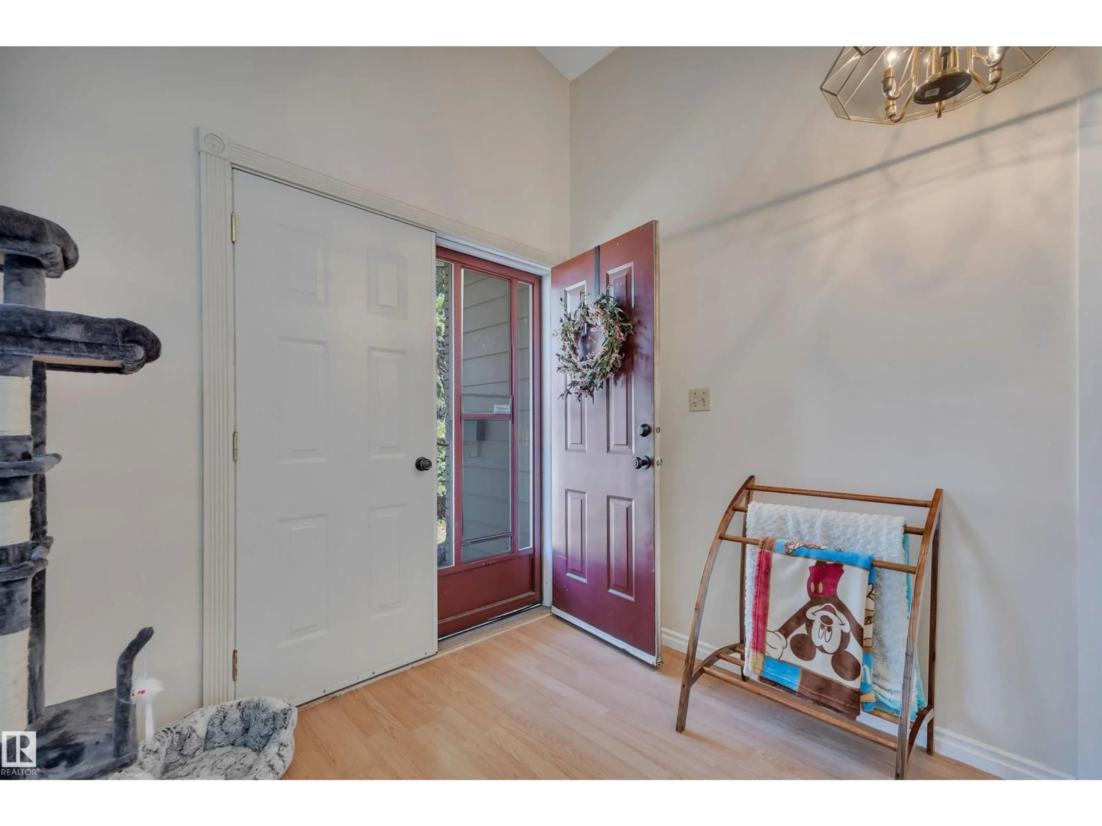Indoor entryway for 5411 44 AVE, Wetaskiwin Alberta T9A0C6