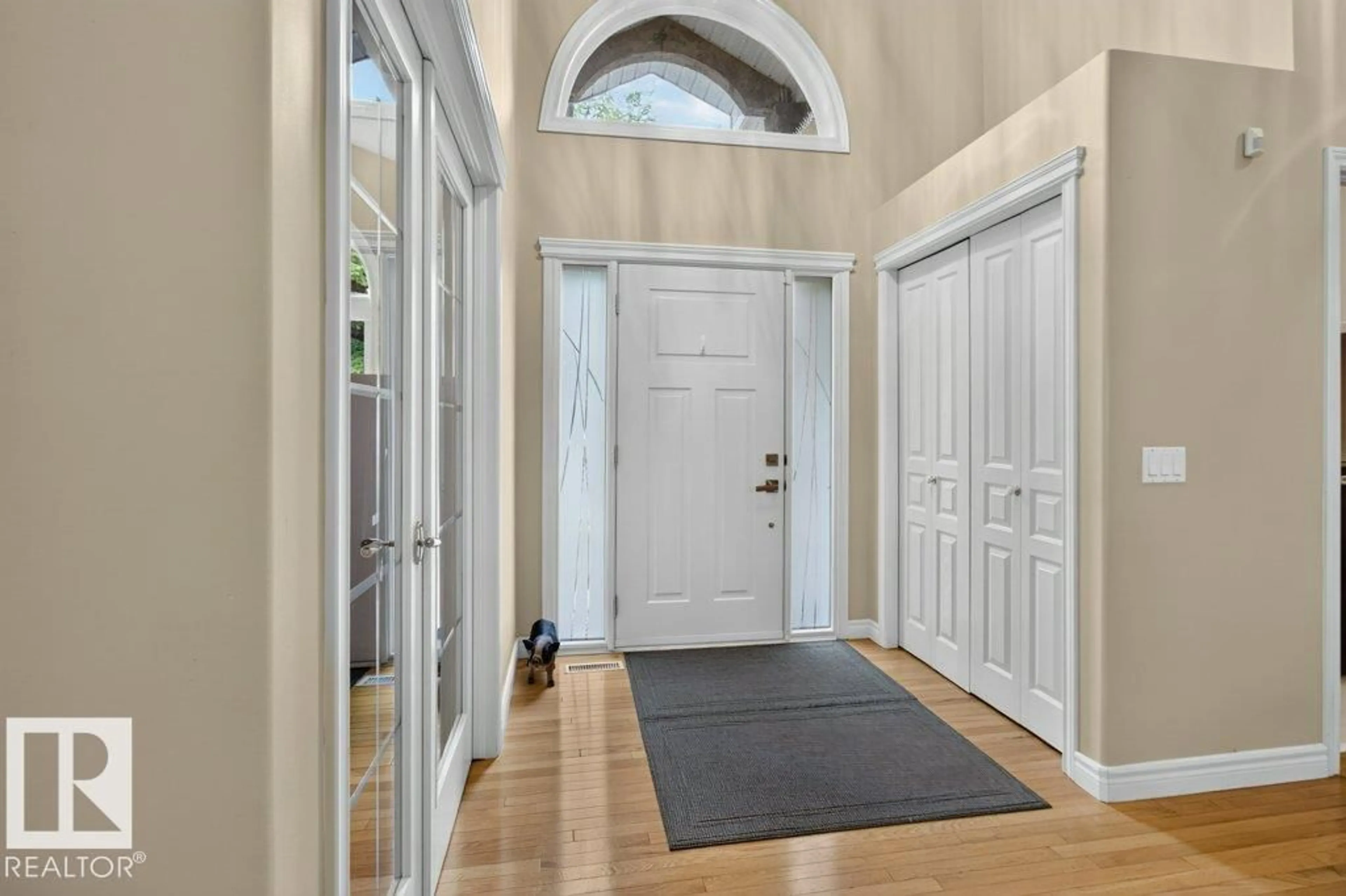 Indoor entryway for 925 BURROWS CR, Edmonton Alberta T6R2L3
