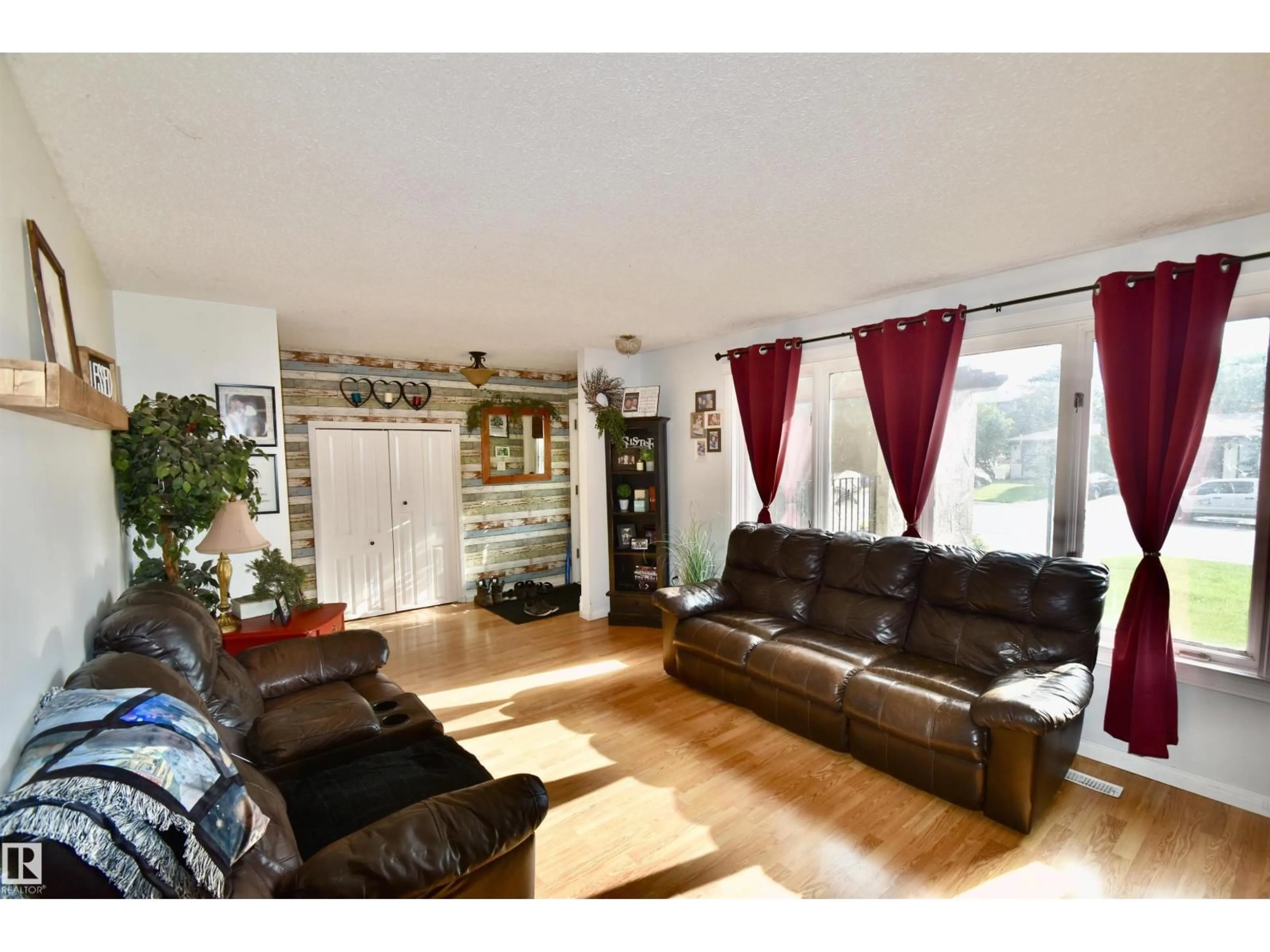Living room with furniture, wood/laminate floor for 4405 46A ST, St. Paul Town Alberta T0A3A3