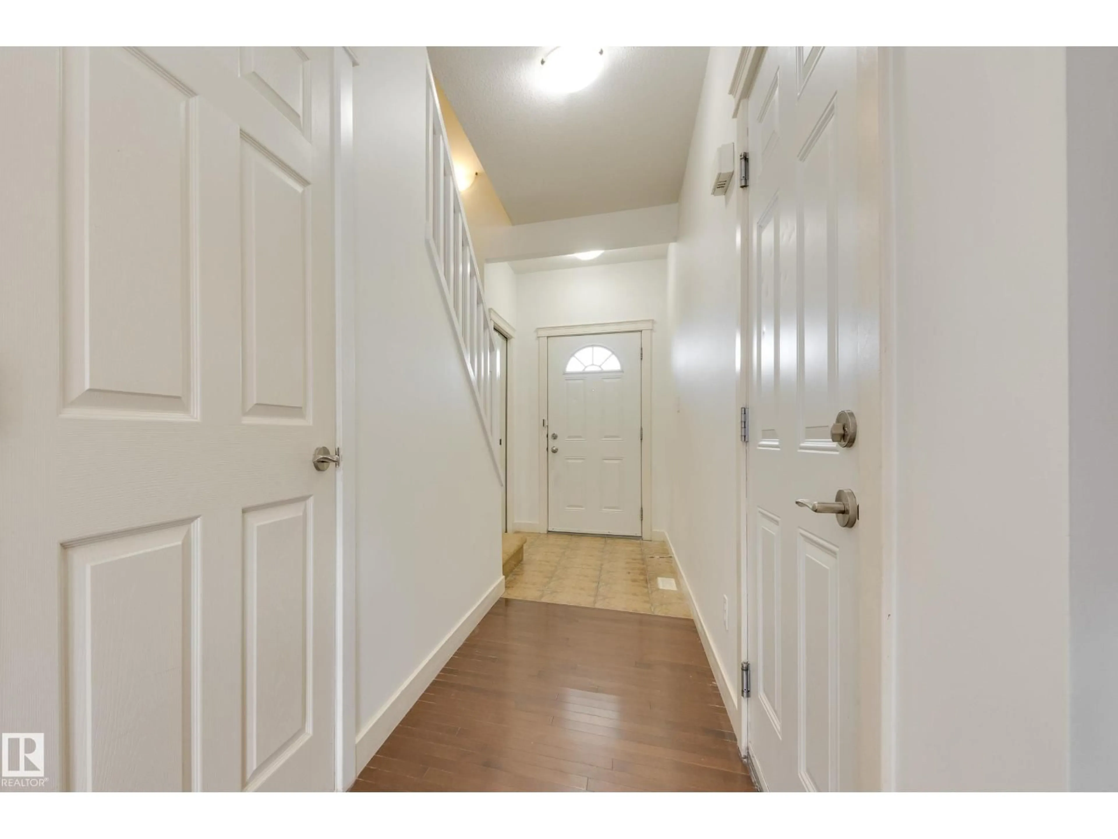 Indoor entryway for 101 SANDSTONE ES, Stony Plain Alberta T7Z0E2