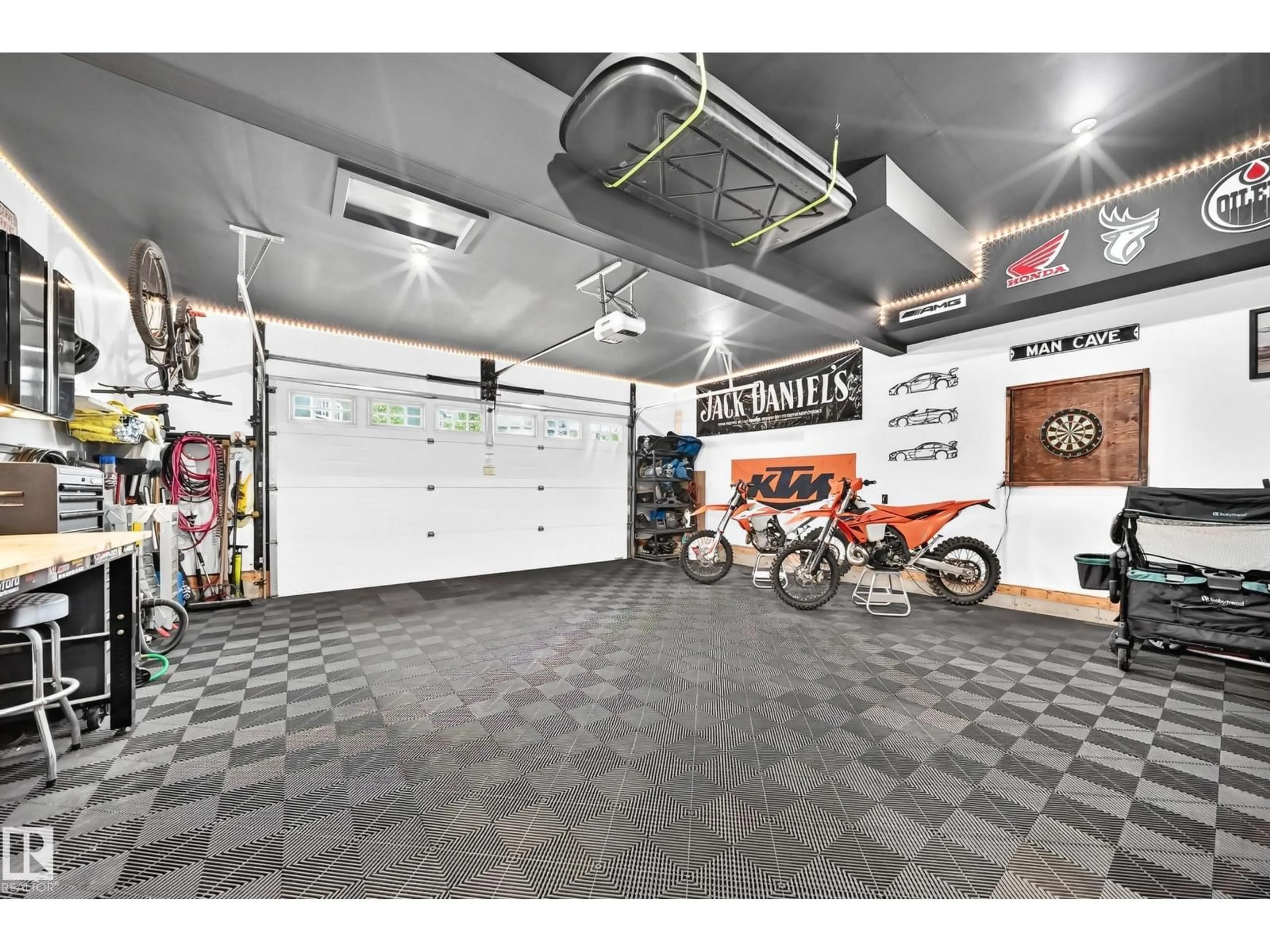 Indoor garage for 273 WESTBROOK WD, Fort Saskatchewan Alberta T8L0L4